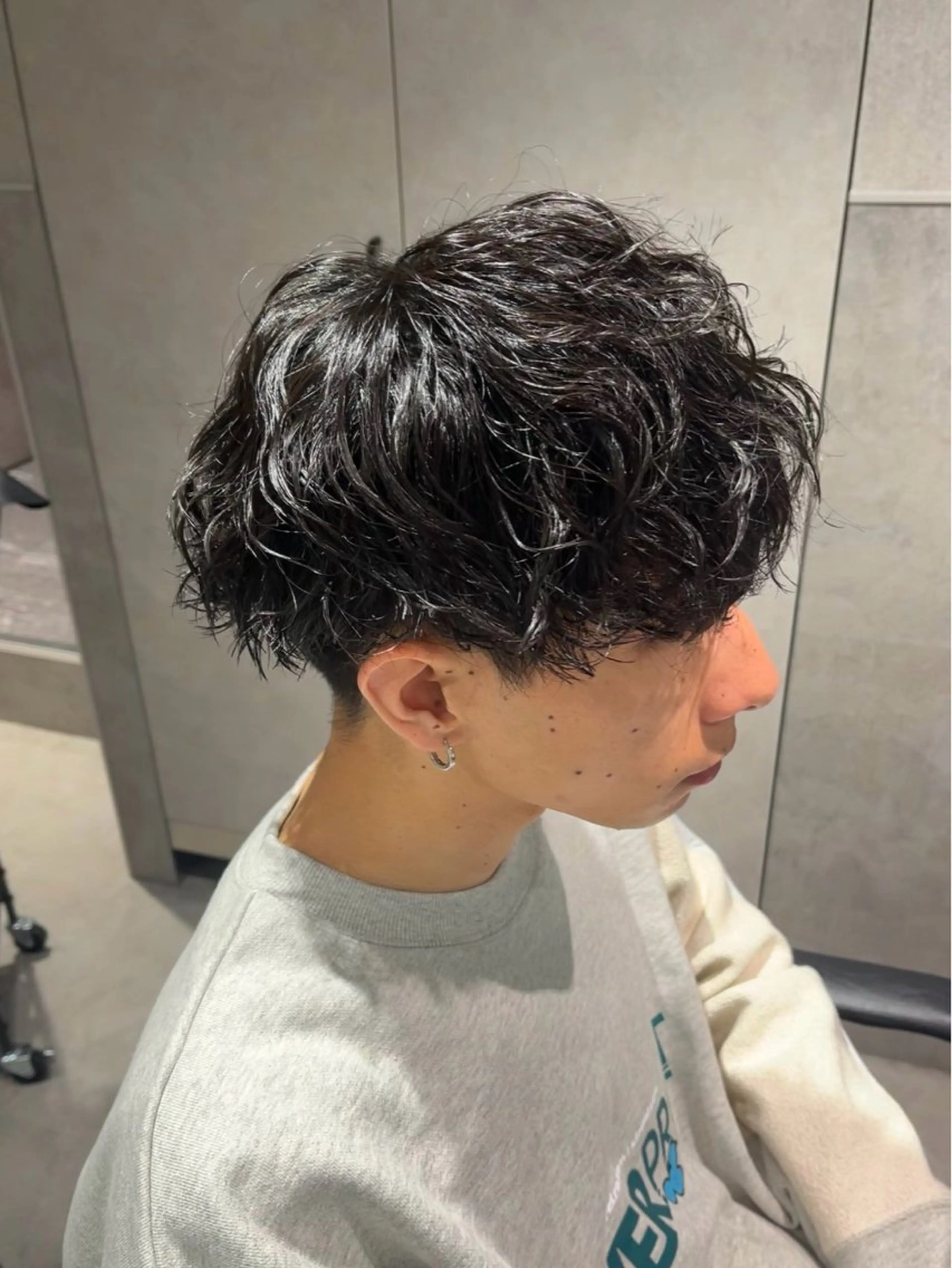 ショート カラー パーマ メンズ カット パーマ トリートメント 【シャドウパーマ センターパート】義心のヘアスタイル