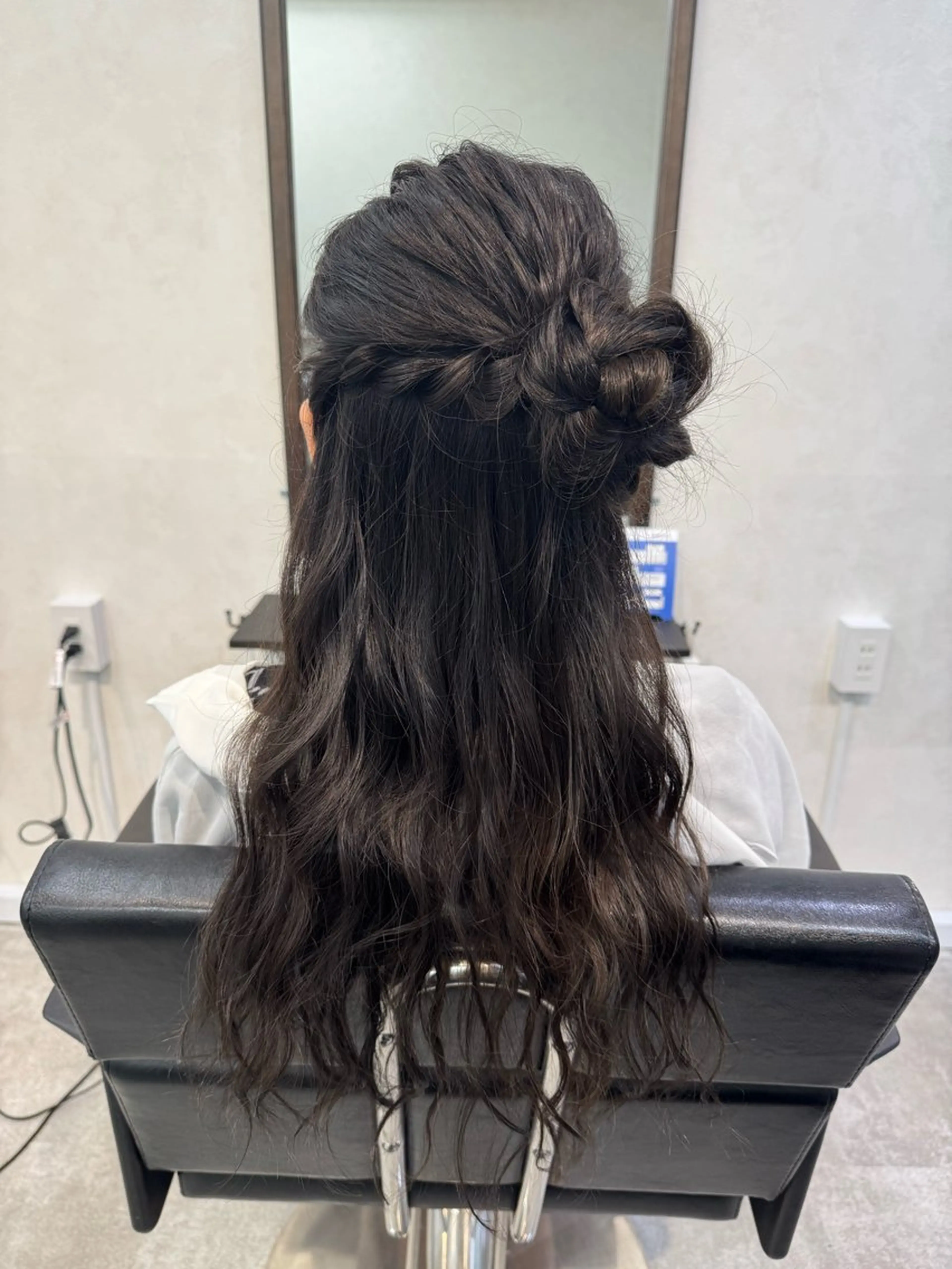 ロング ヘアアレンジ エクステ レイヤーカット ヘアセット ショーヤ/ブリーチ /バレイヤージュのヘアスタイル