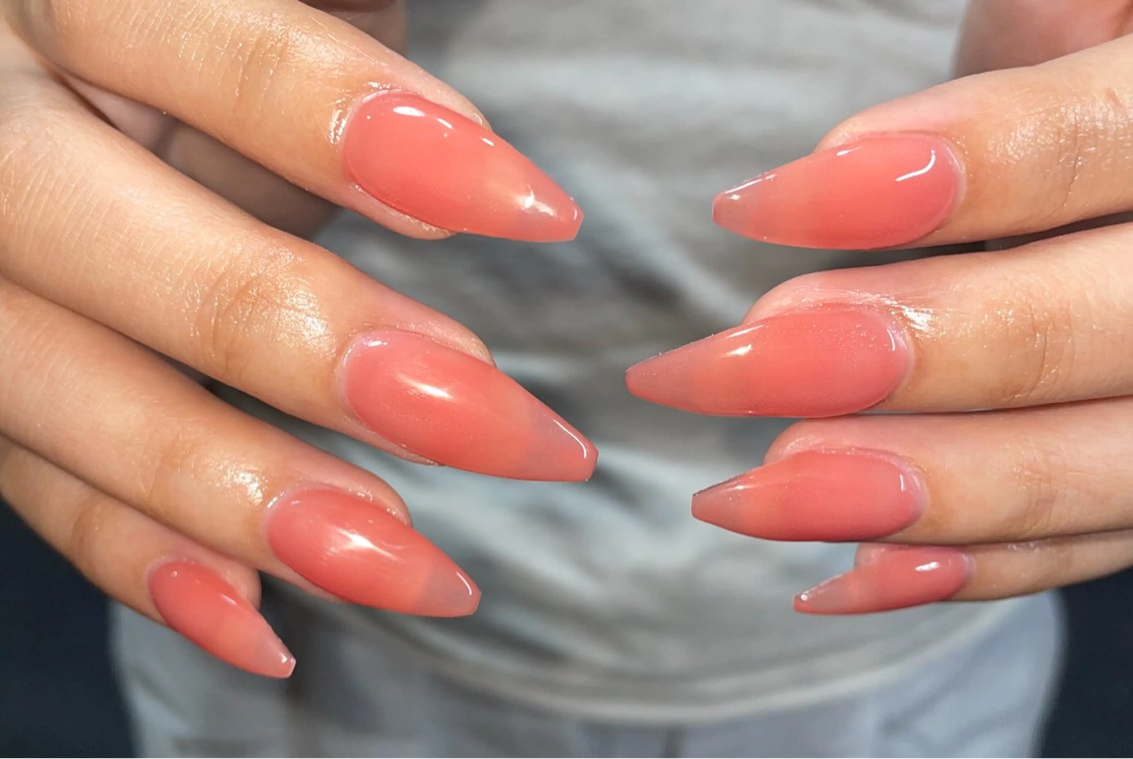 ネイル 氷ネイル・うるうるネイル ワンカラーネイル ピンク シンプルネイル ハンドネイル ハンドケア 🎀NAIL🎀 AI🪄︎︎◝✩のネイルデザイン