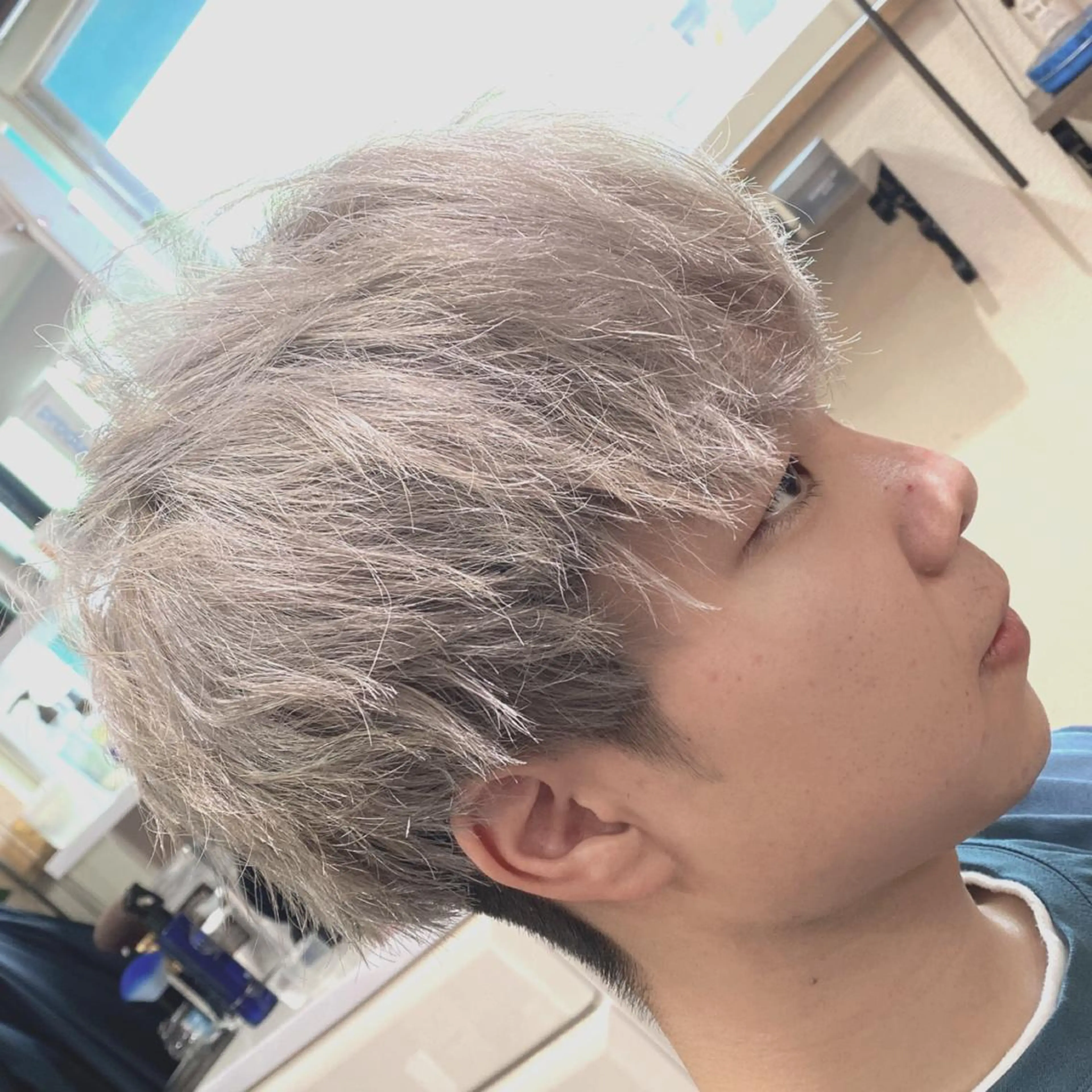 カラー メンズ メンズブリーチ メンズハイトーン ブリーチ ハイトーンカラー ナガハマ美容室所属・ナガハマ ミカのヘアスタイル