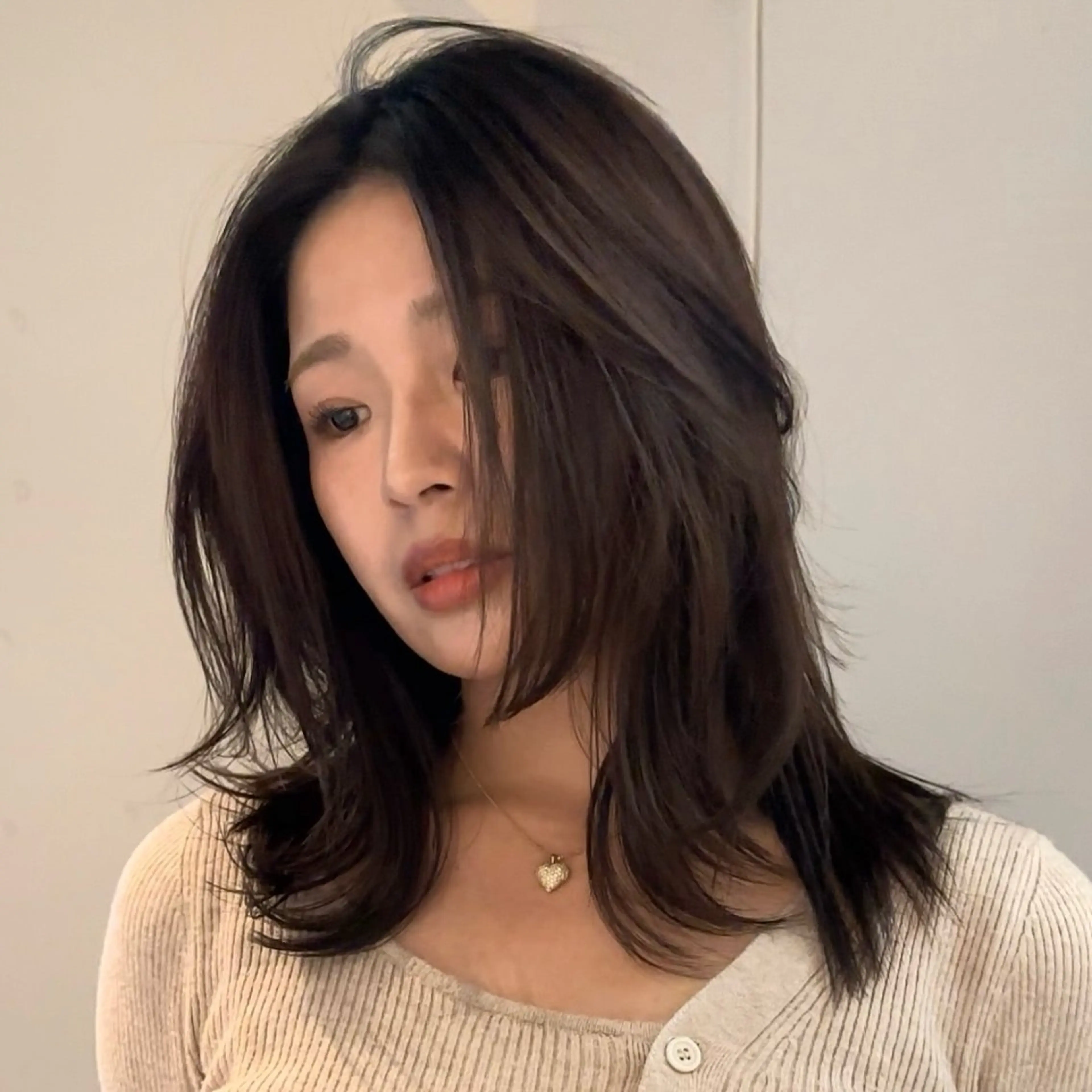 ミディアム 岸本 理希のヘアスタイル