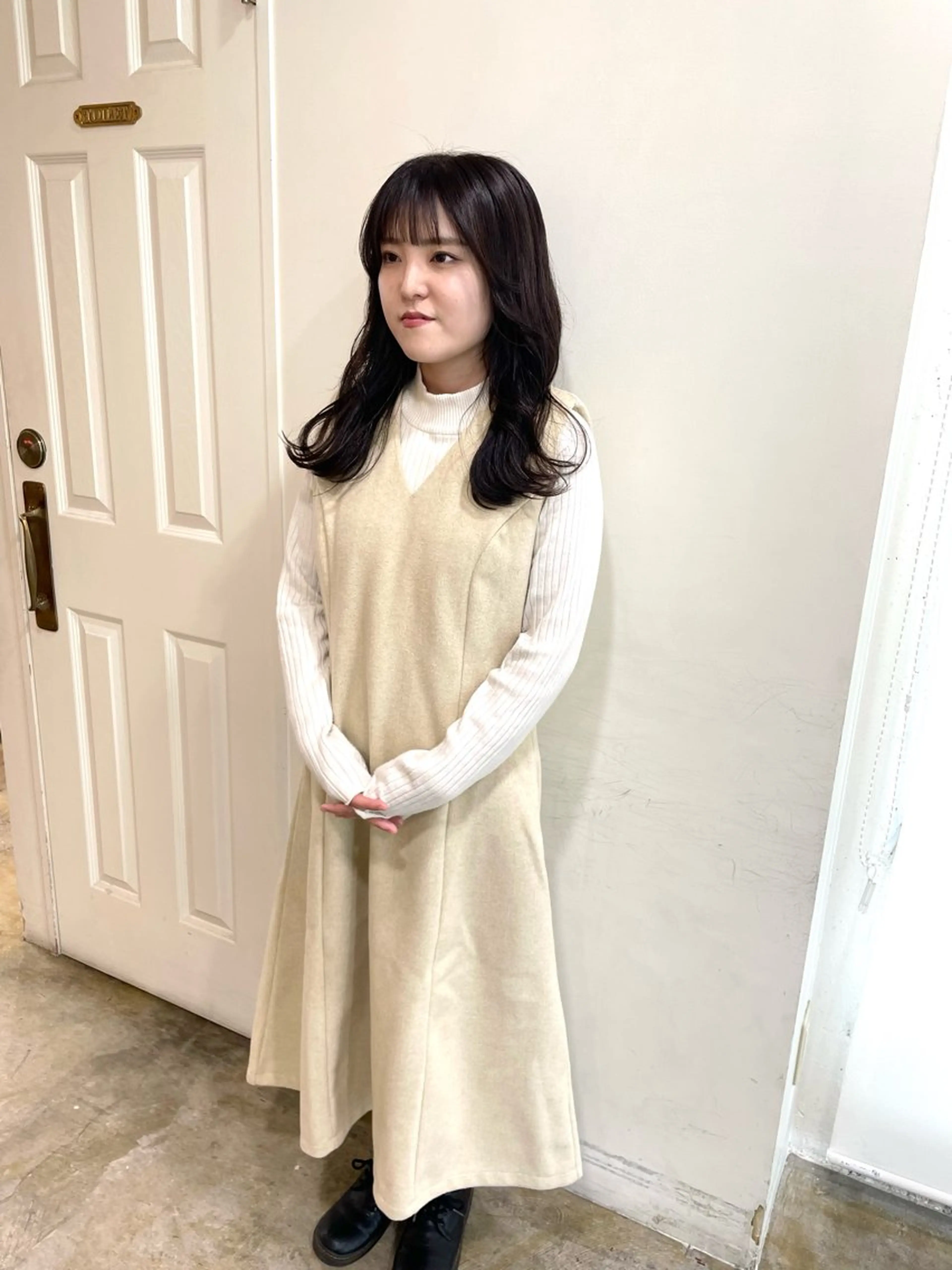 セミロング カラー グレージュ オリーブグレージュ オリーブグレー MIOベージュカラー 柔らかいカラーのヘアスタイル