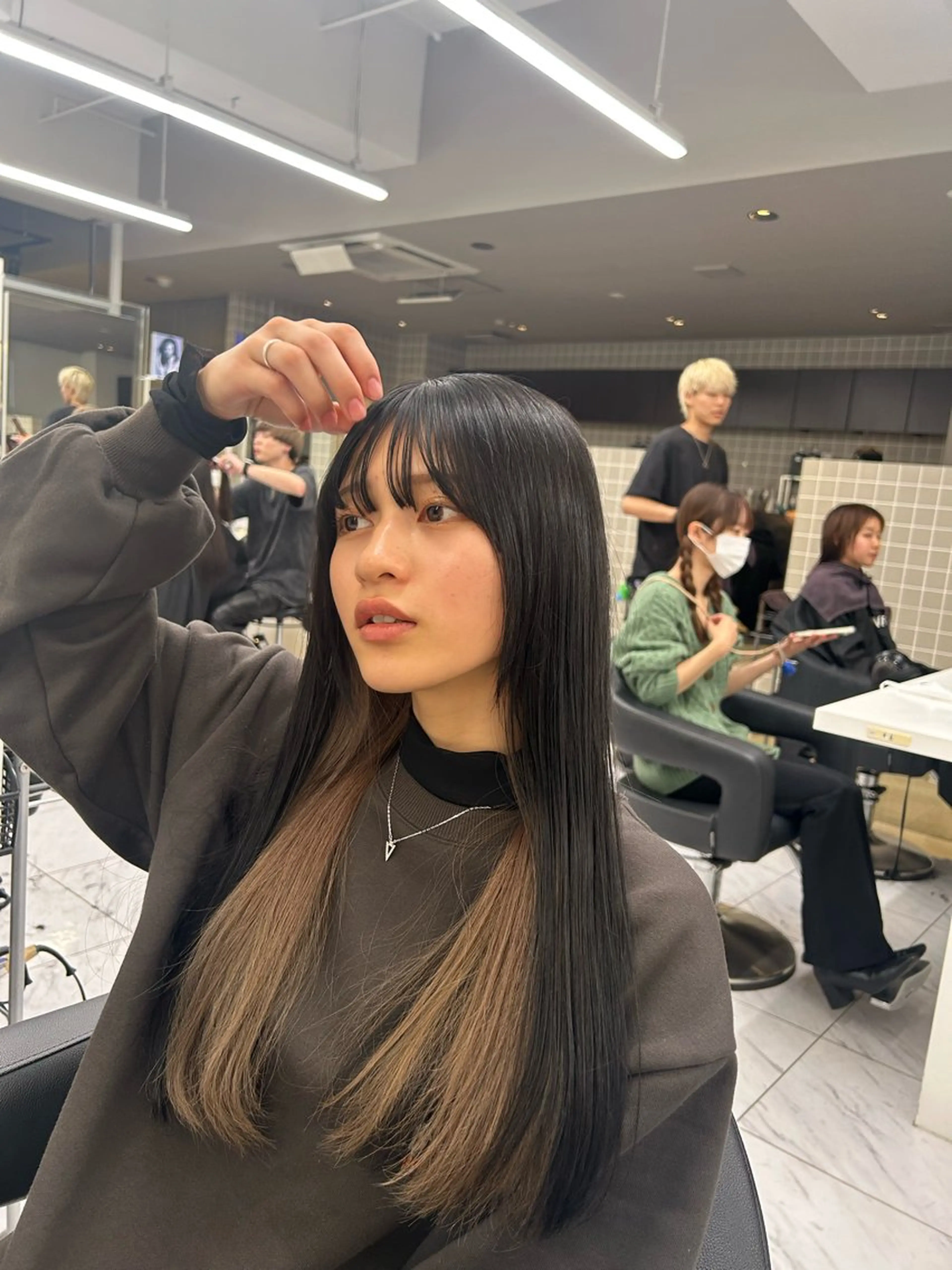 セミロング カラー 透明感ベージュ🤎 ナチュラルレイヤーのヘアスタイル