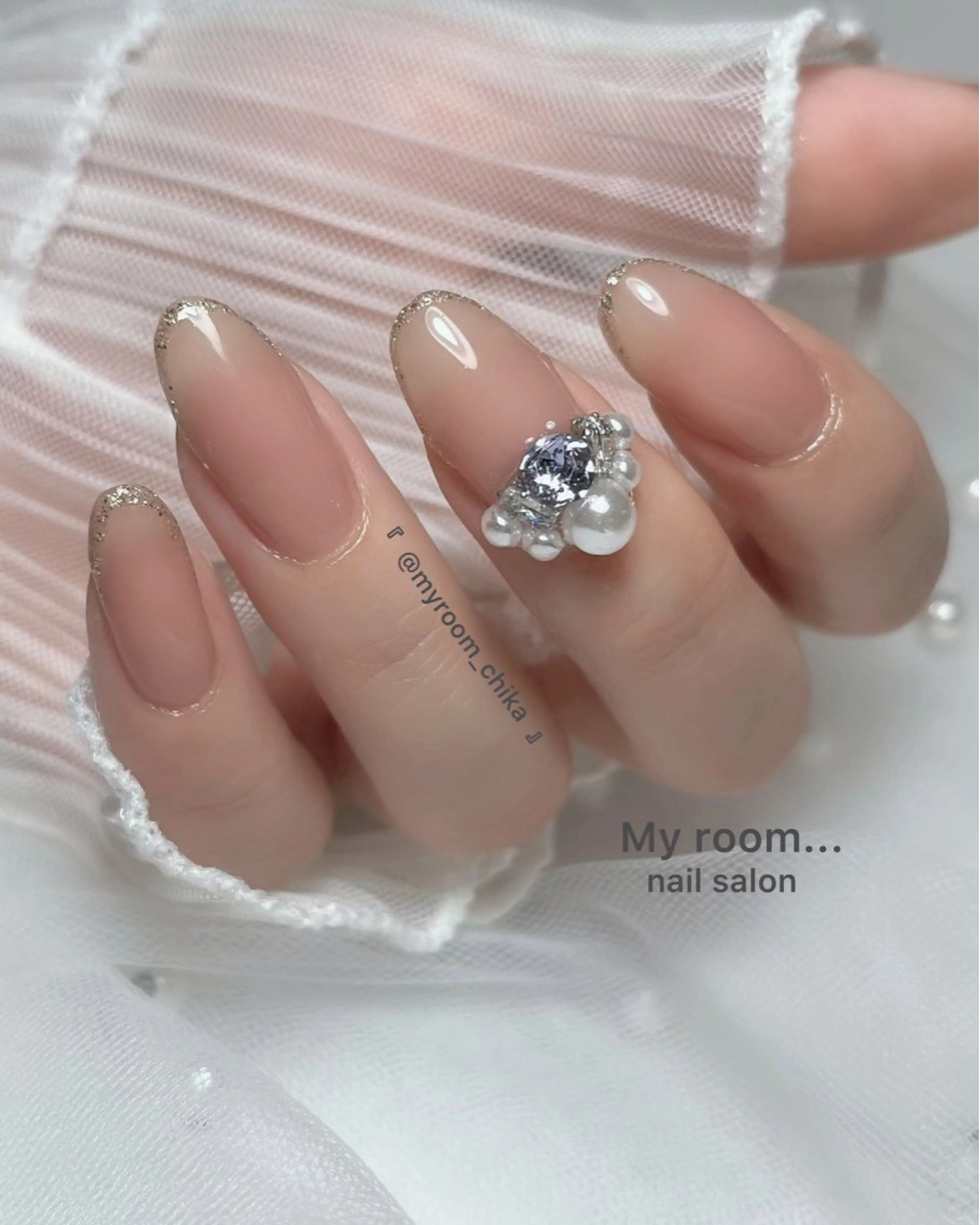 ネイル ラメ(グリッター) ハンドネイル フットネイル Amua.facial salon所属・Amua.ハーブ 新宿御苑駅前のエステ・リラクイメージ