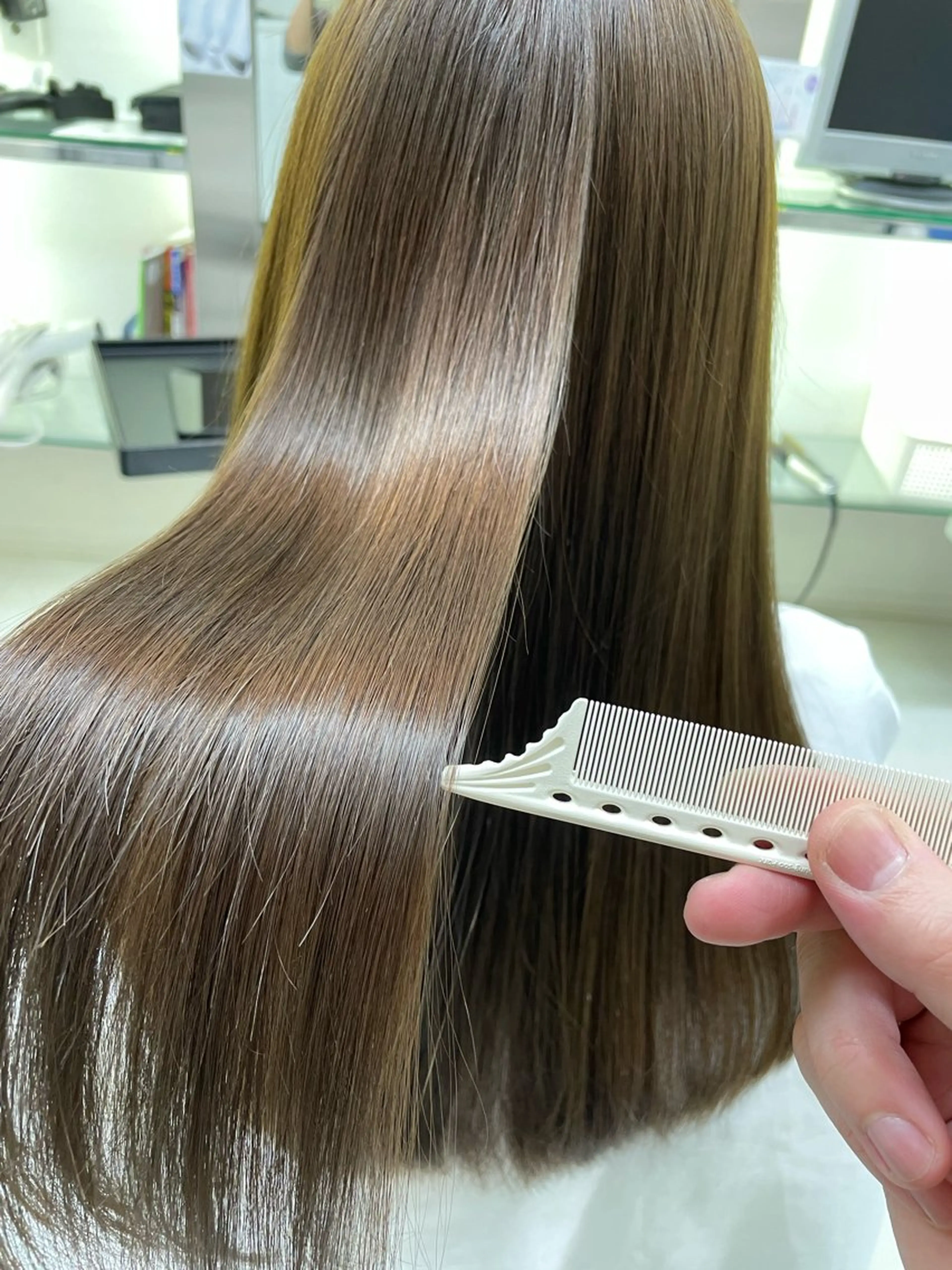 セミロング ヒヨシ ルナのヘアスタイル