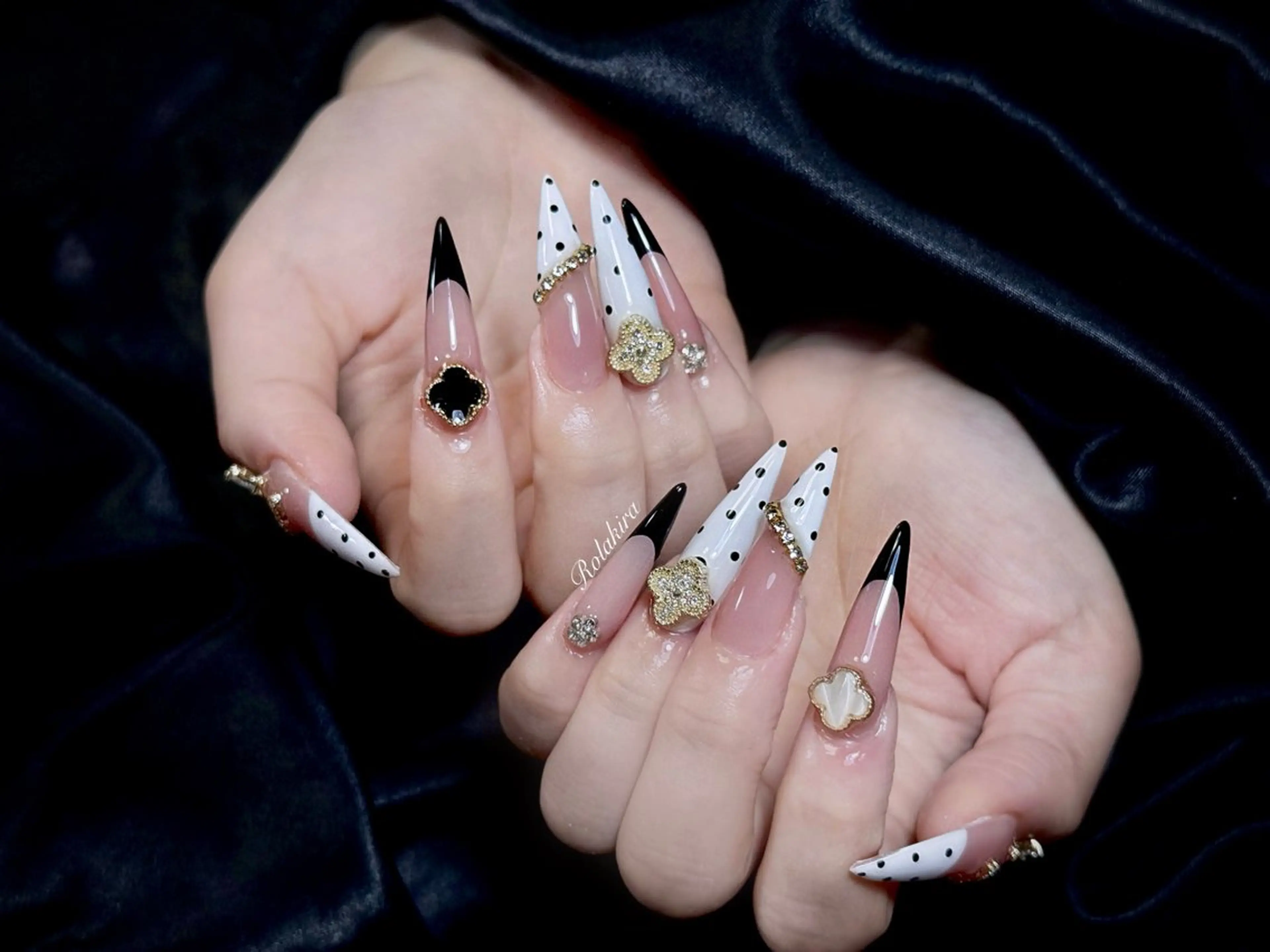 ロング 韓国風ヘア ハンドネイル Rola kira 麗のネイルデザイン