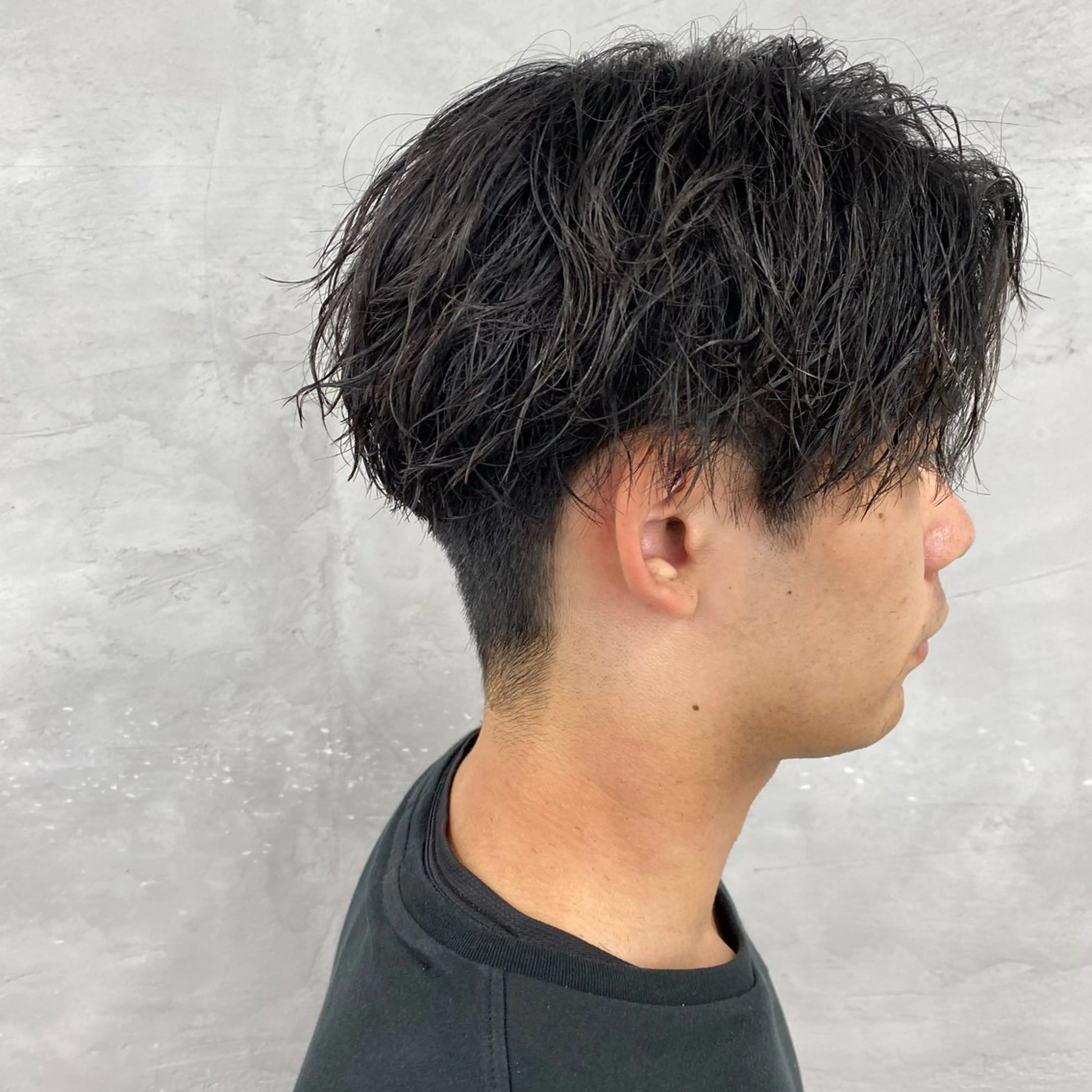 メンズ センターパート メンズパーマ 刈り上げ カット パーマ⚡️nifty KENTOのヘアスタイル