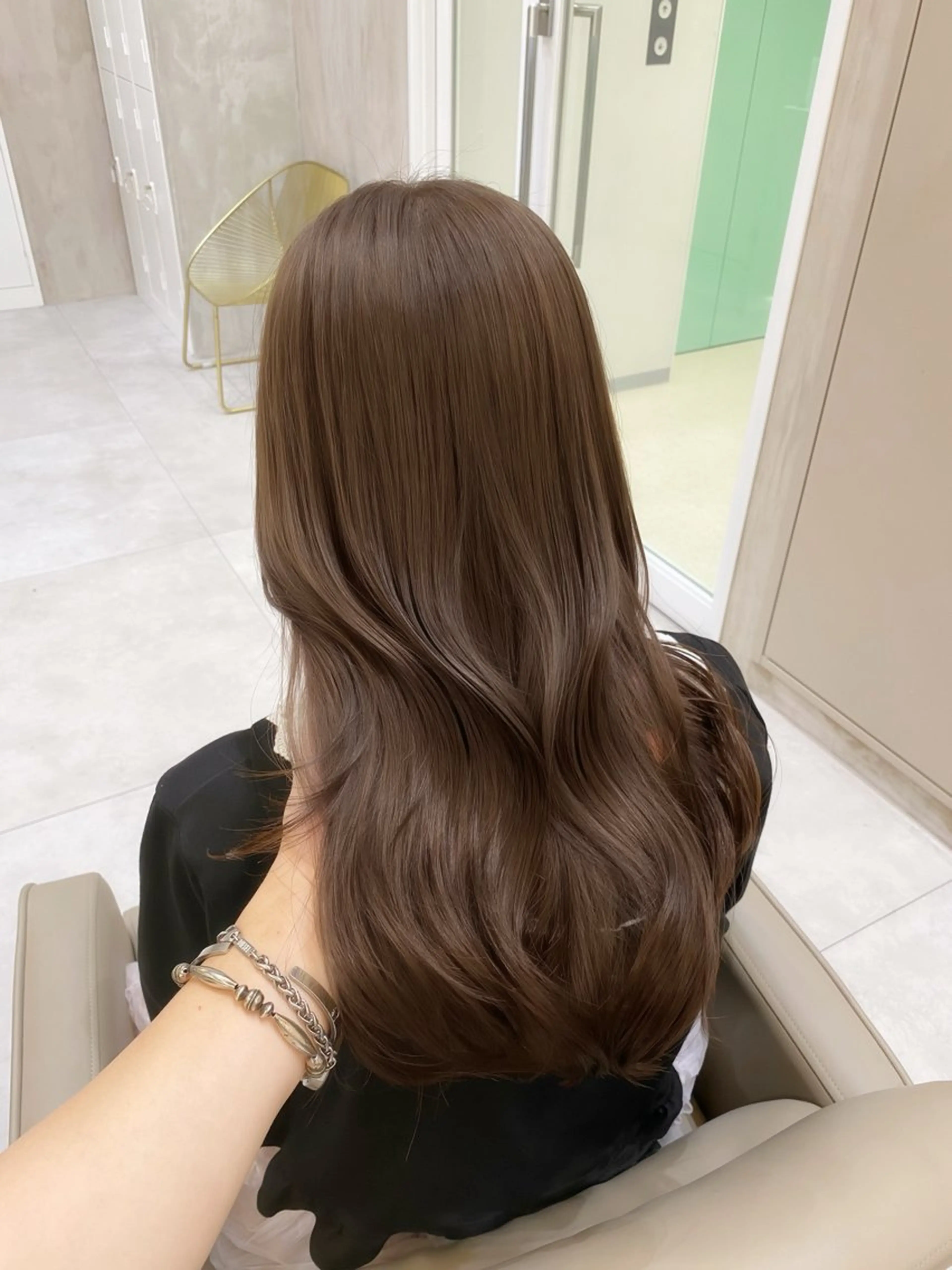 セミロング カラー ヘアアレンジ ベージュカラー ブリーチ ブラウンカラー ショコラブラウン 透明感カラー ヘアカラー トリートメント ヘアセット 赤み消し🫧韓国ヘア 🫧藤岡誠也のヘアスタイル