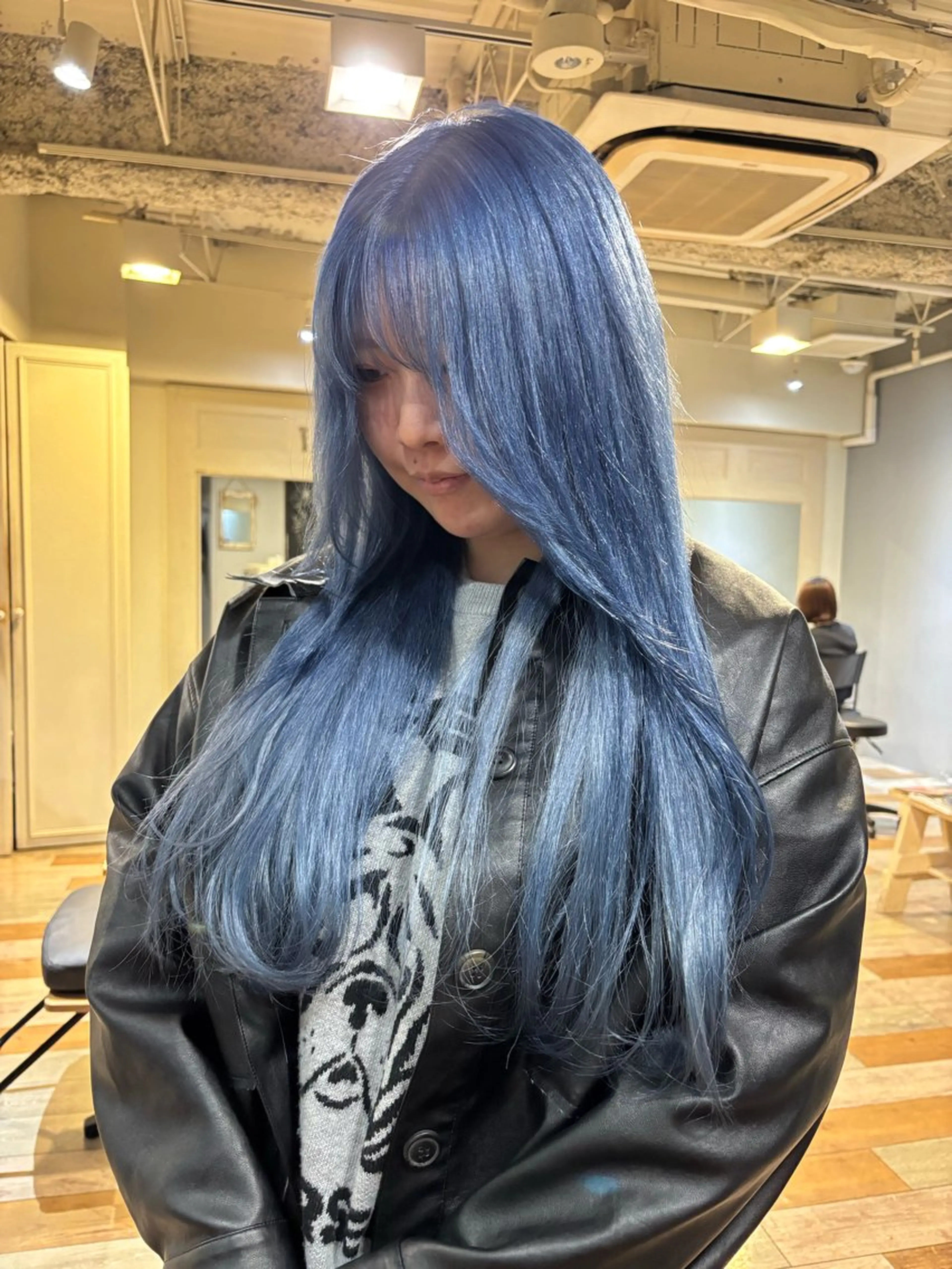 ロング カラー ブリーチ ブルーカラー ケアブリーチ ダブルカラー ハイトーンカラー ブリーチ／韓国ヘア✨ Takeのヘアスタイル