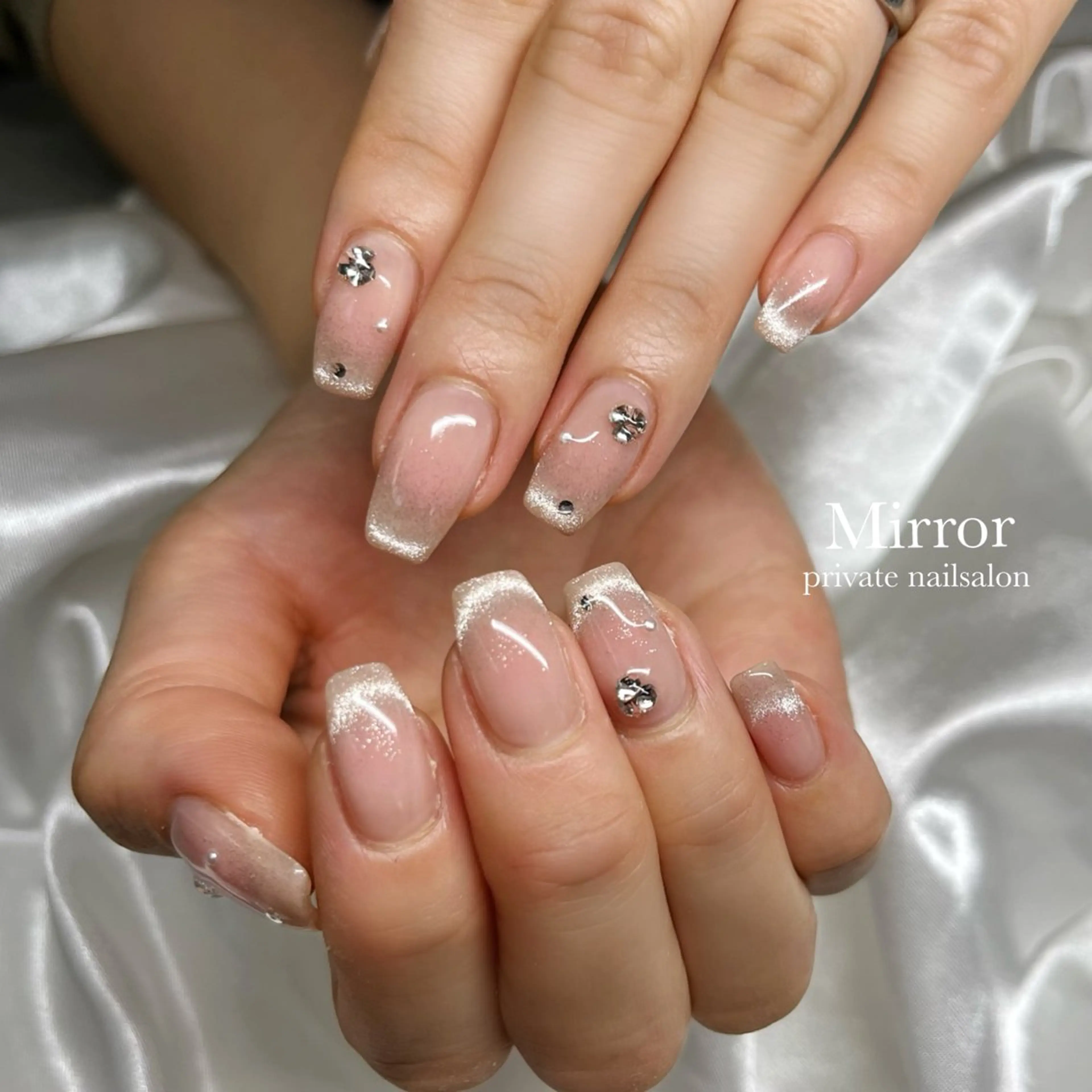 ネイル nailsalon Mirrorのネイルデザイン