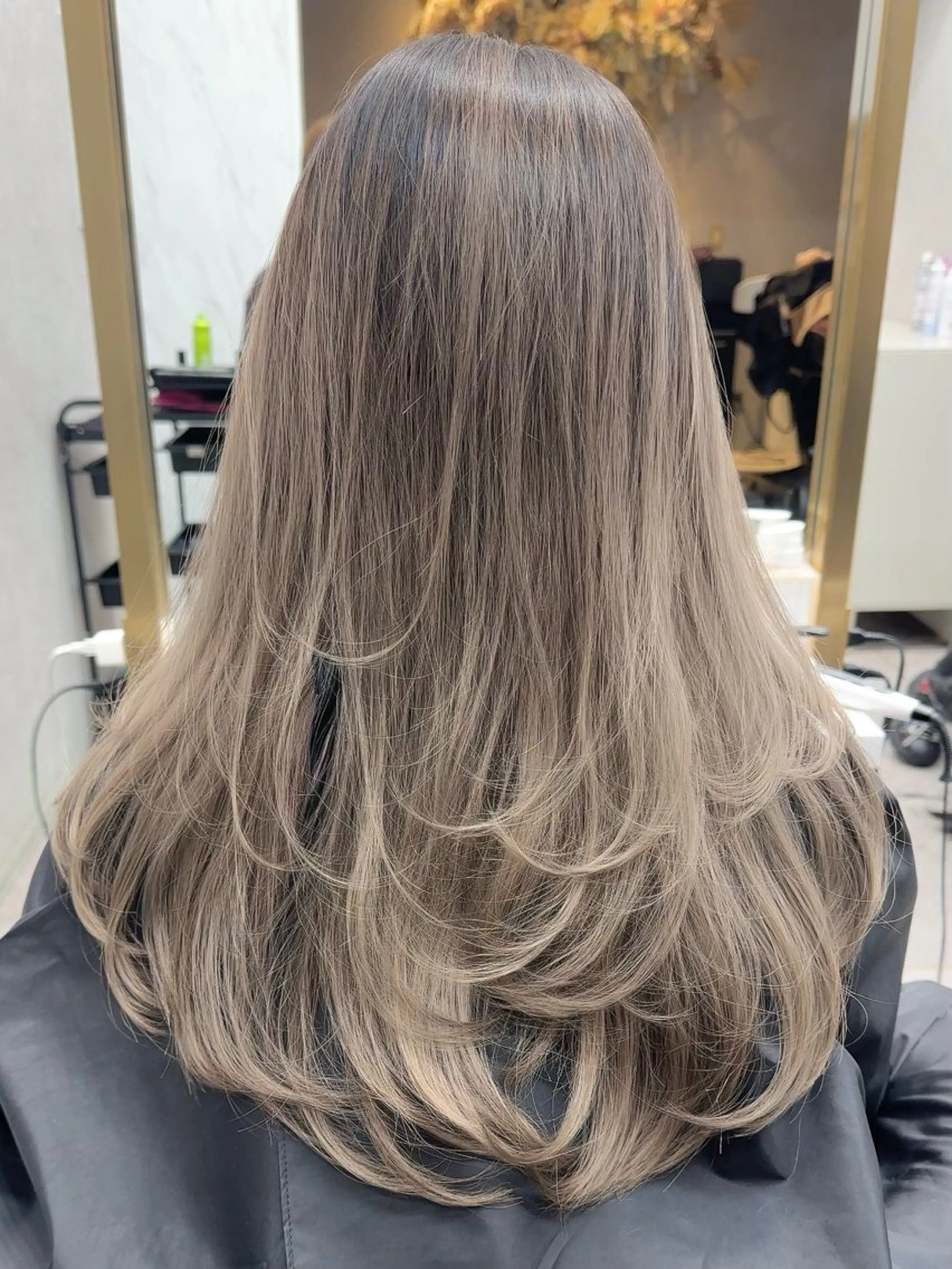 セミロング カラー ヘアアレンジ ヘアカラー トリートメント yuuto🌈 冬の透け感カラーのヘアスタイル