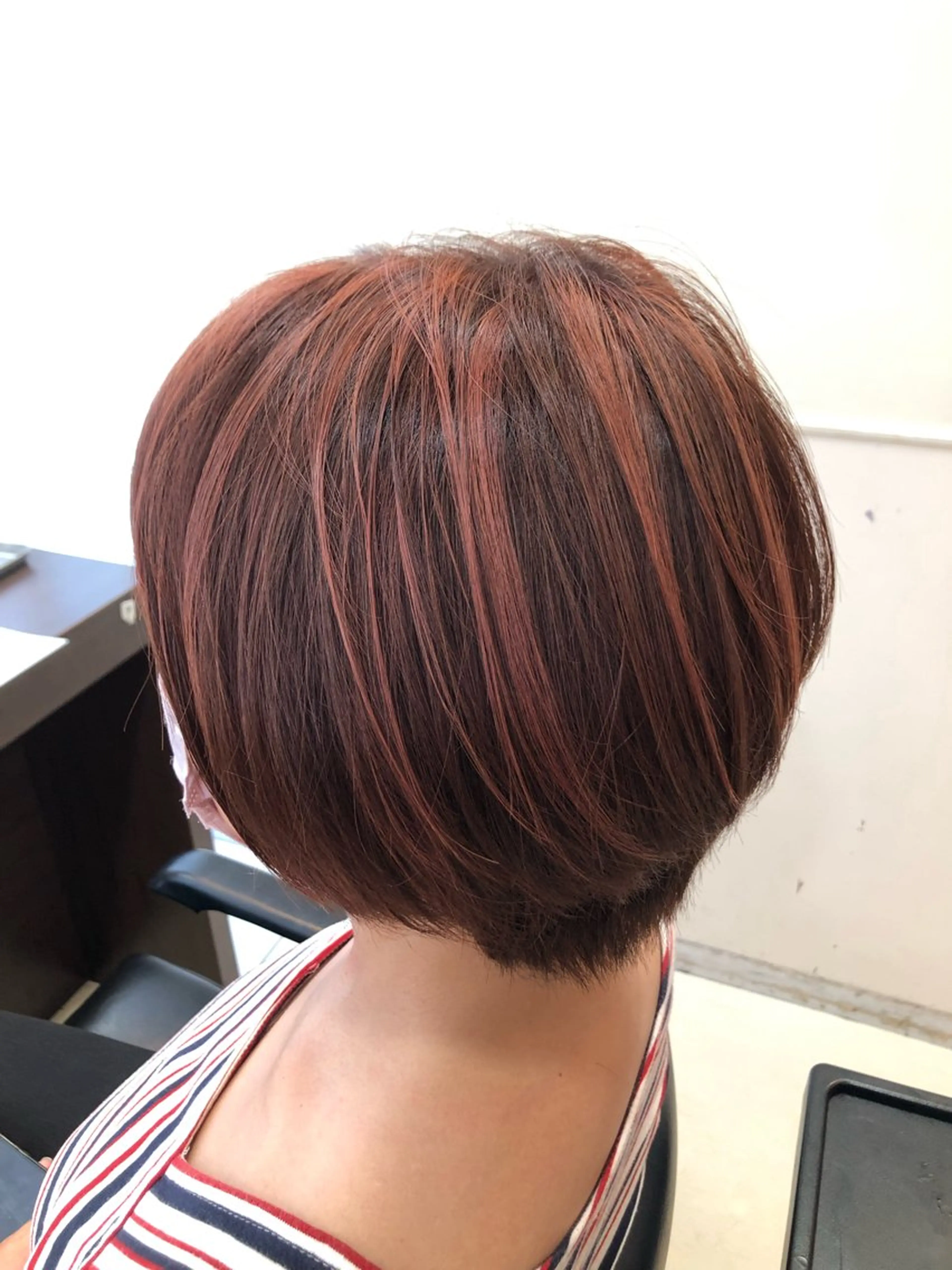 ショート カラー ハイライトカラー ハイライト 嶌田 沙紀のヘアスタイル