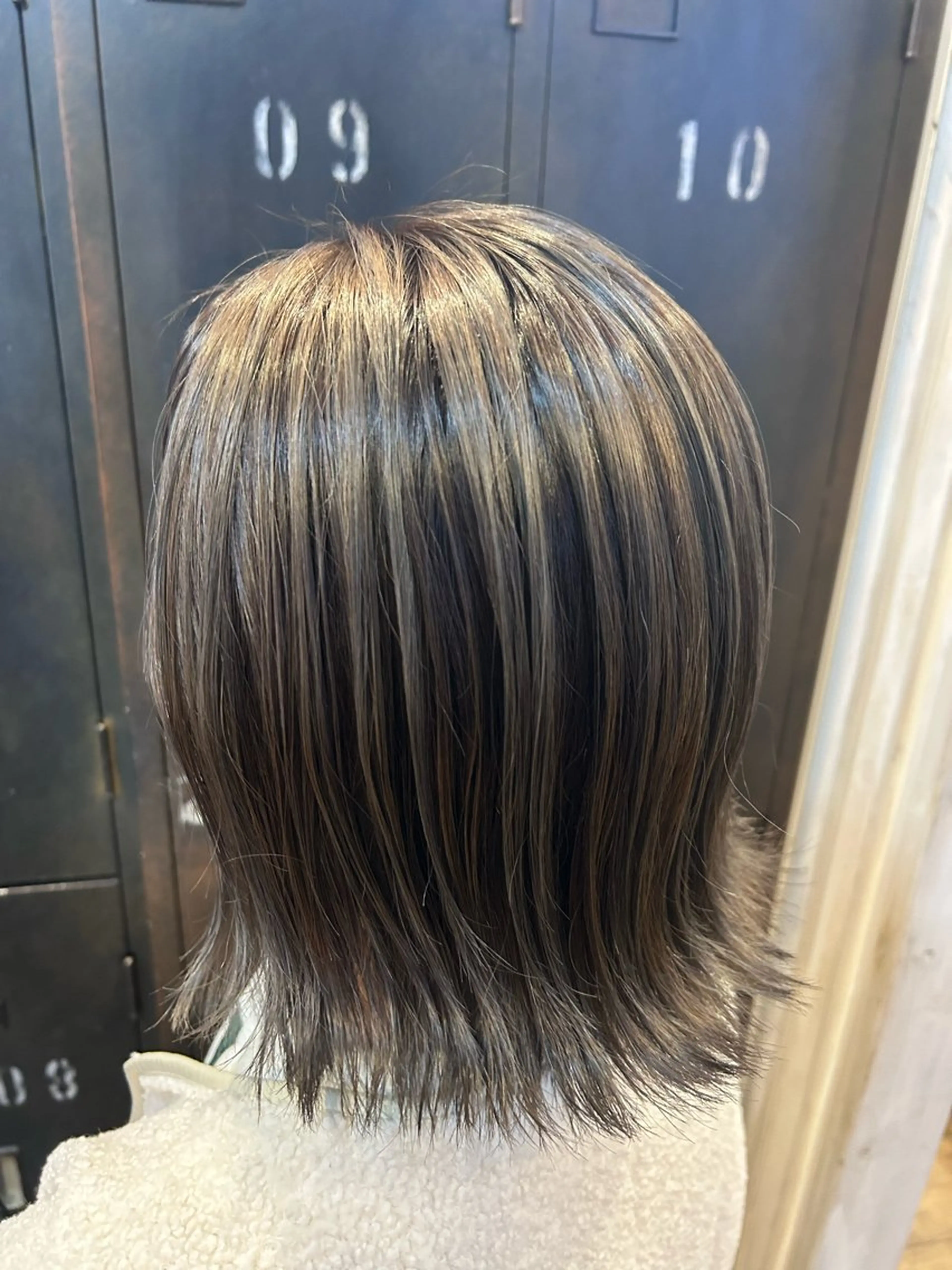 ミディアム カラー ブリーチ グレージュ 北岡 慶子 大宮駅西口徒歩3分のヘアスタイル