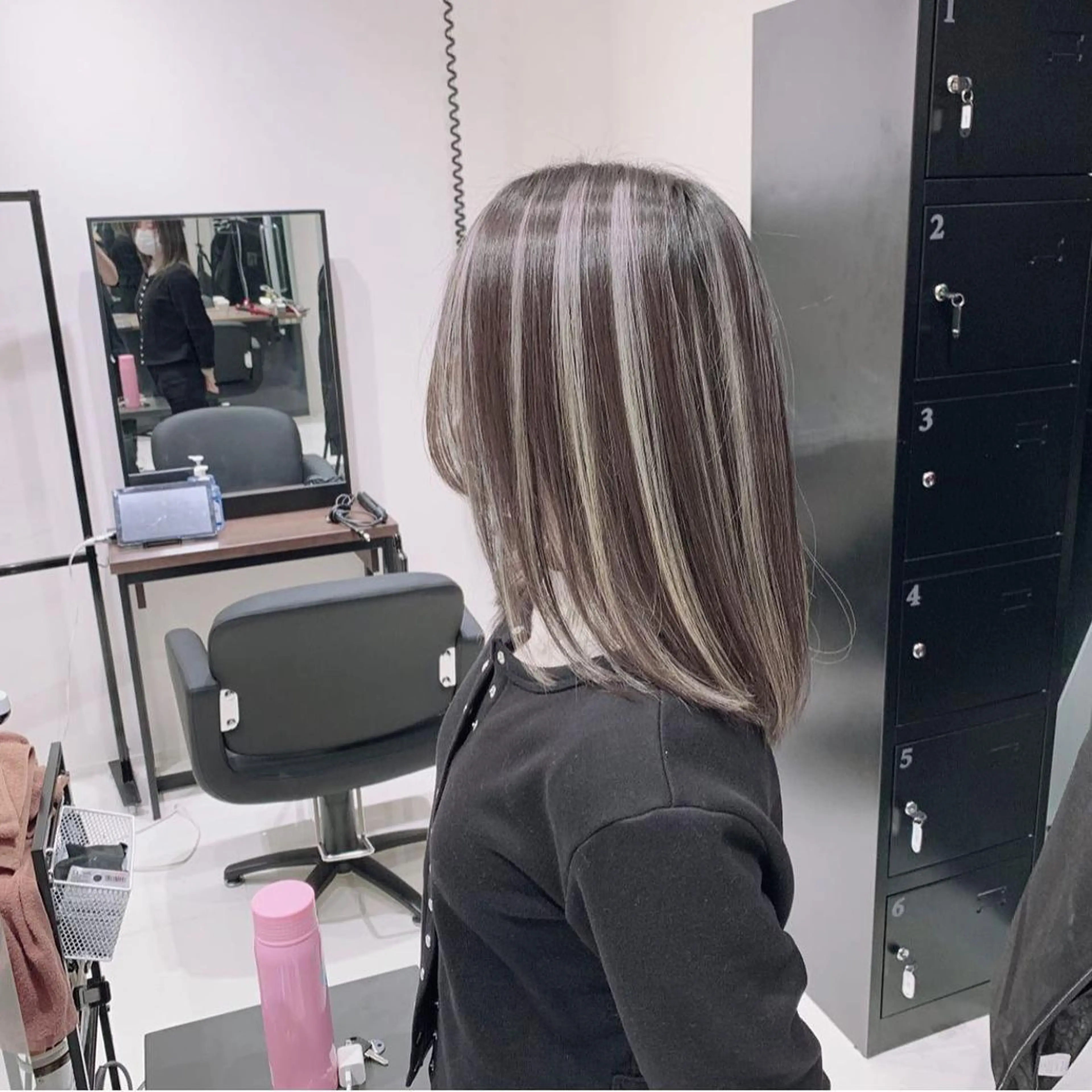 ロング カラー ブリーチ ケアブリーチ ハイライトカラー ハイライト 髪質改善 ヘアカラー オフホワイトアンドなんば所属・福西 洋斗のヘアスタイル