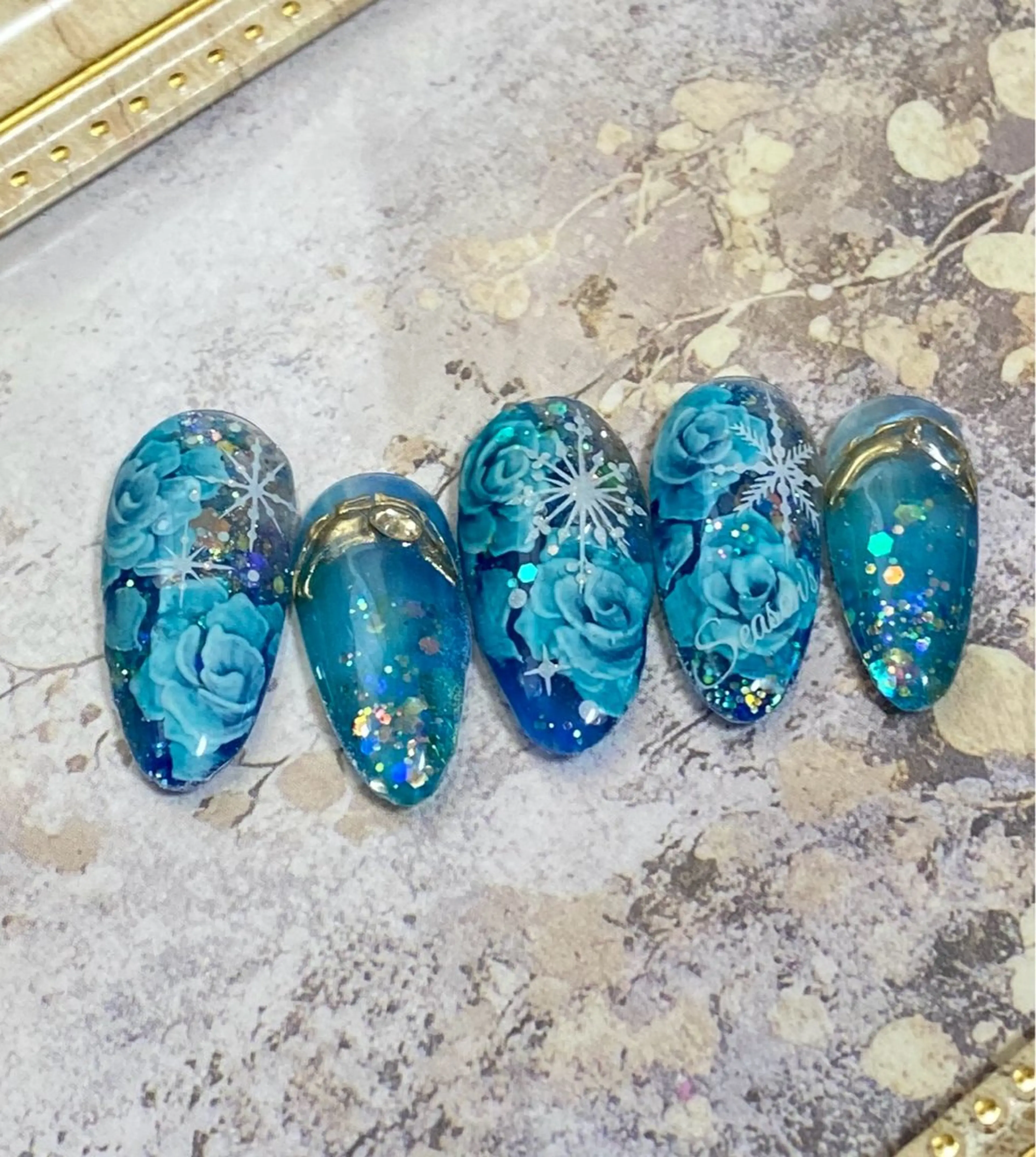 ネイル ラメ(グリッター) ラメグラデーション ハンドネイル 自宅ネイルサロン ♦️nuance♦️のネイルデザイン