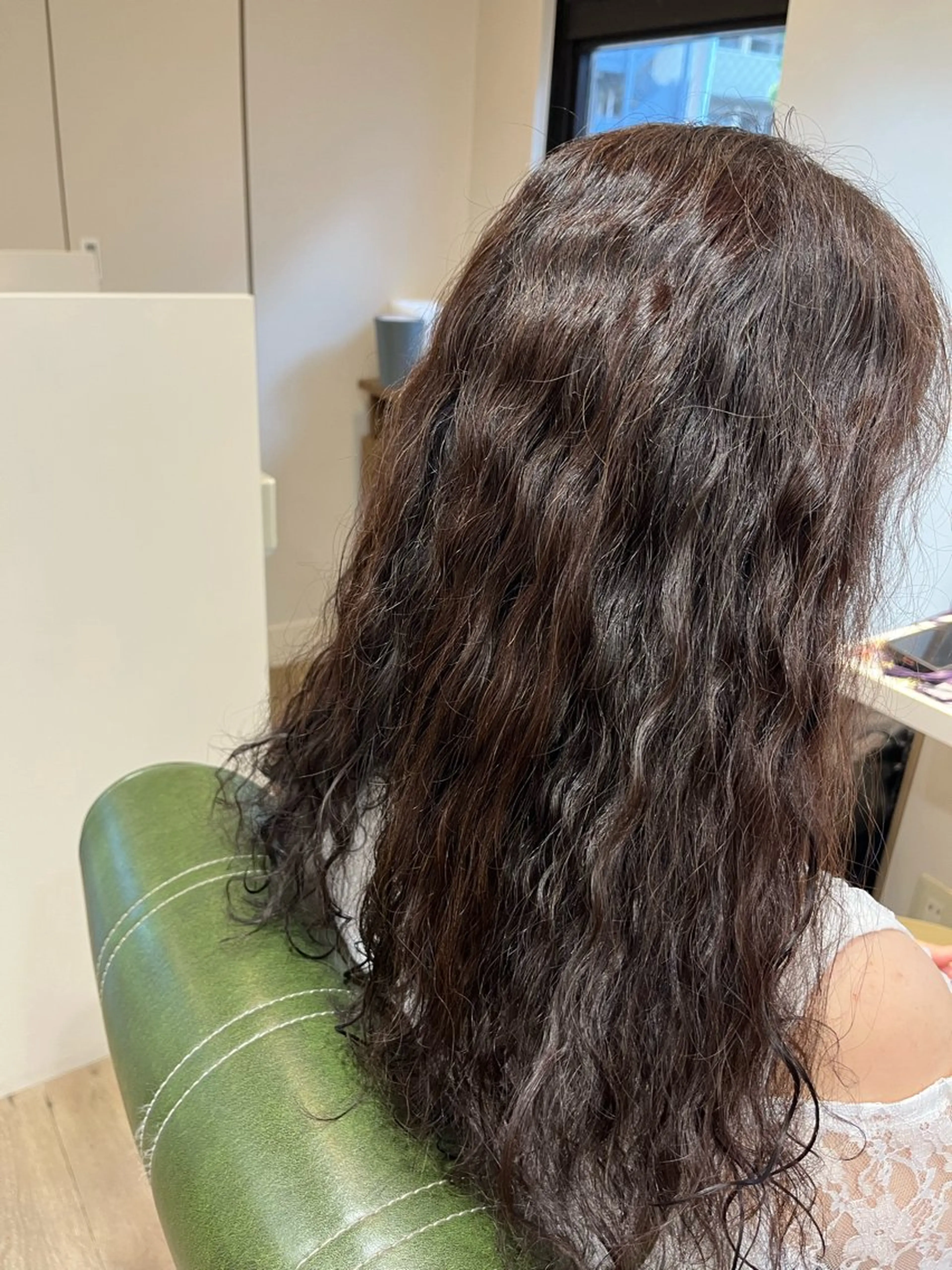 ロング 小鴨 美佳のヘアスタイル