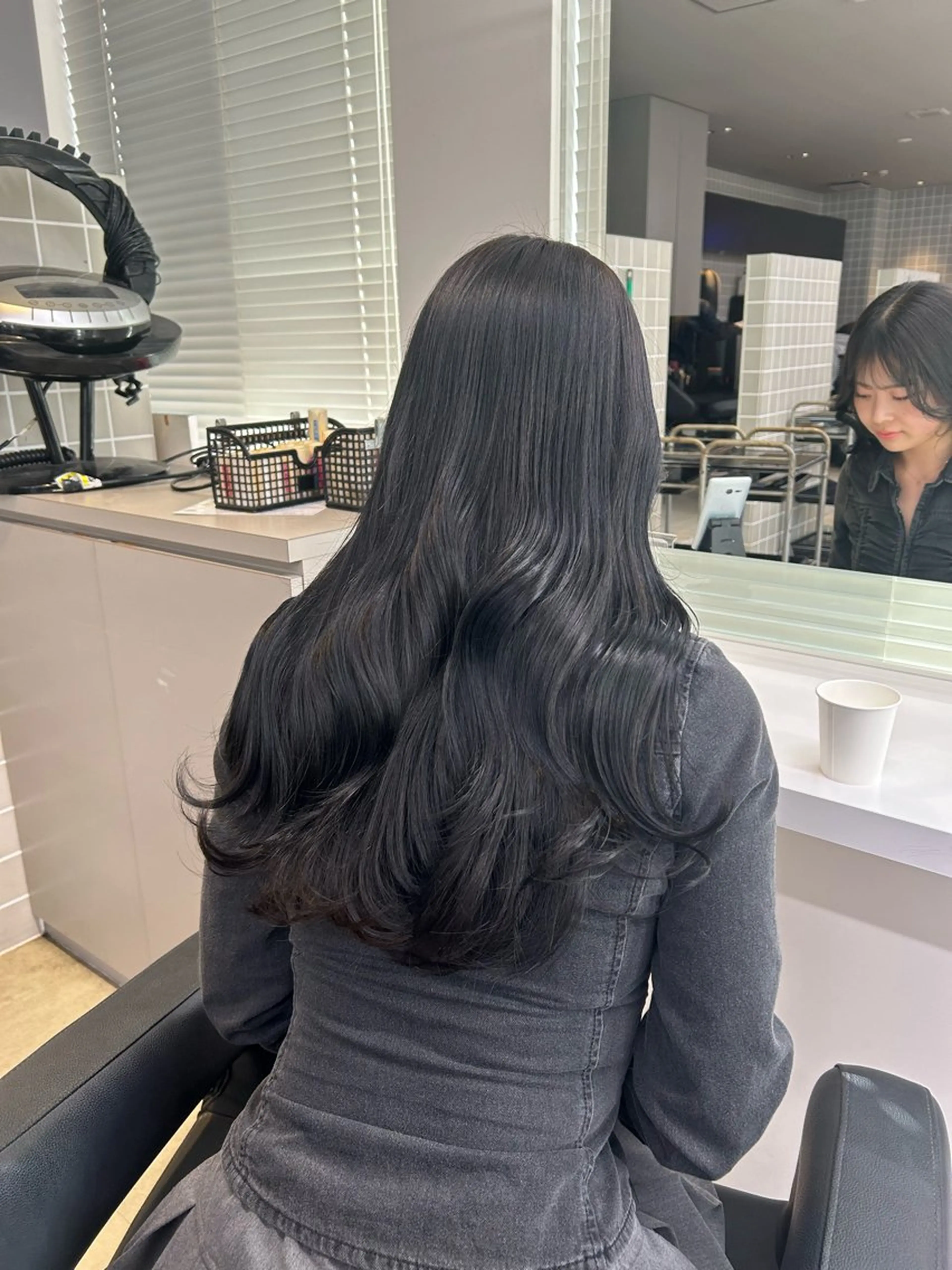 ロング カラー ヘアアレンジ 黒髪 トリートメント ヘッドスパ ヘアセット 💎韓国/ レイヤー カット/ 暖色🫧のヘアスタイル