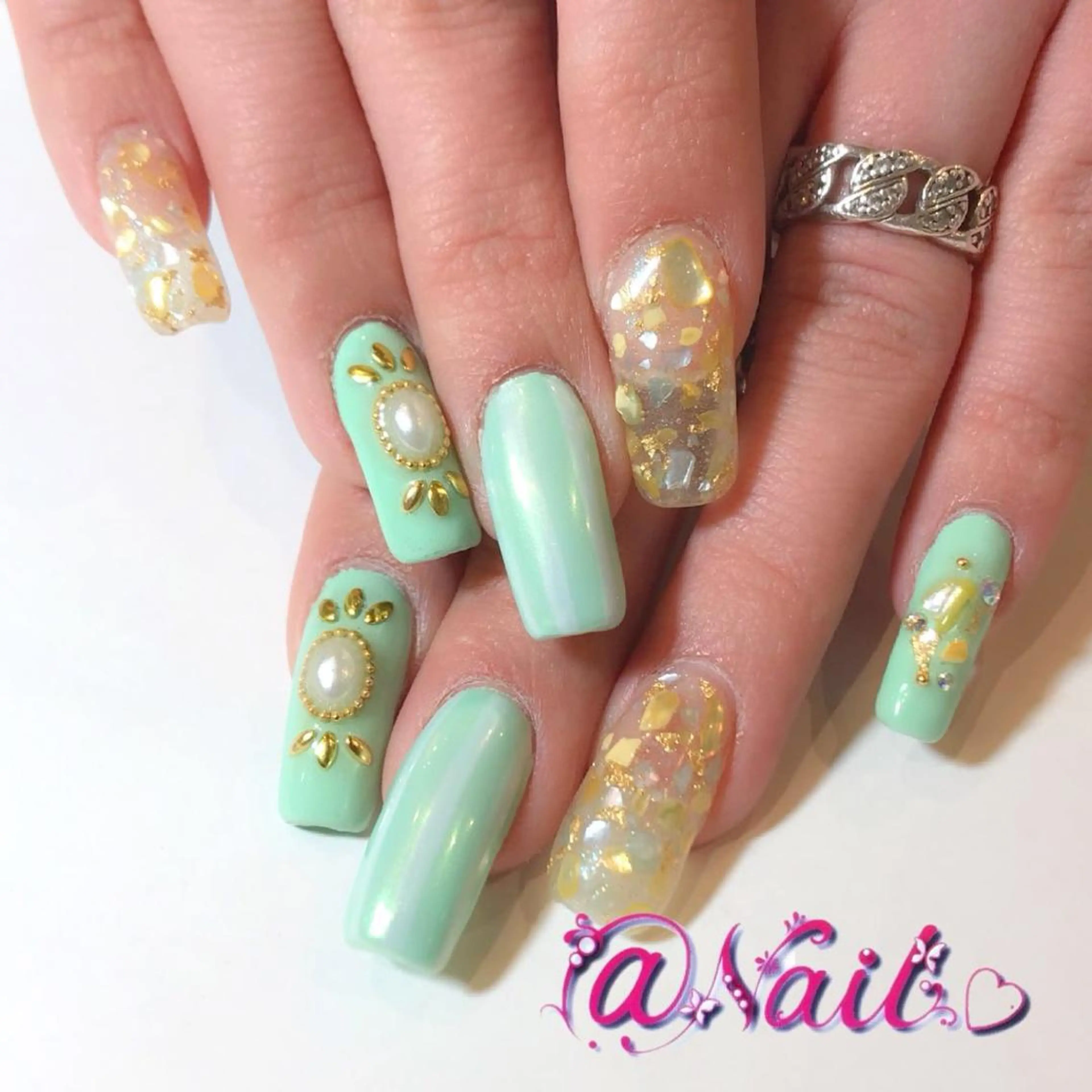 ネイル アートネイル フットネイル ジェルネイル 持ち込み スカルプネイル 小尾 栞のネイルデザイン