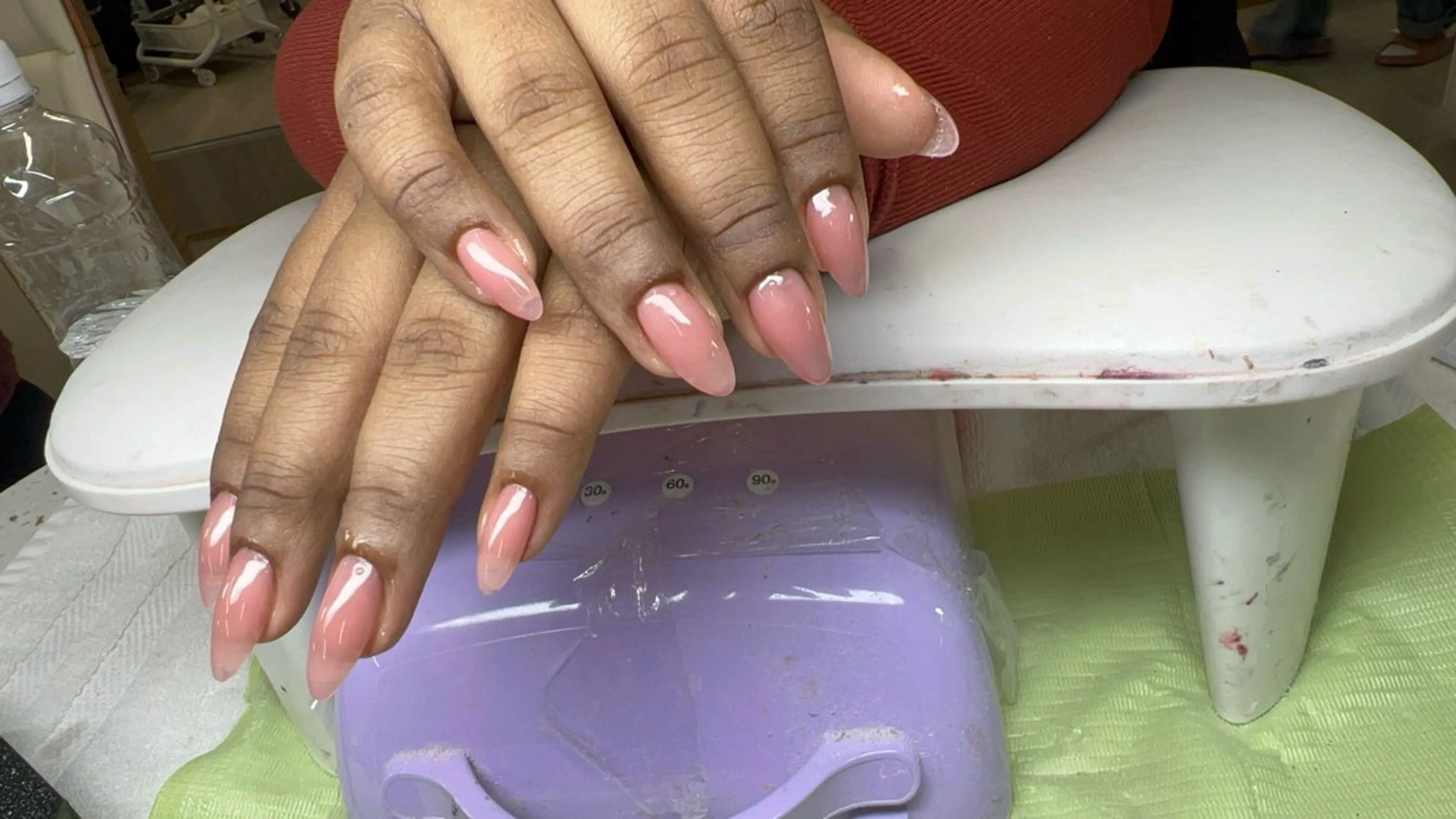 カラー ハンドネイル aura nail salon所属・ＮＧＵＹＥＮ ＴＡＭのネイルデザイン