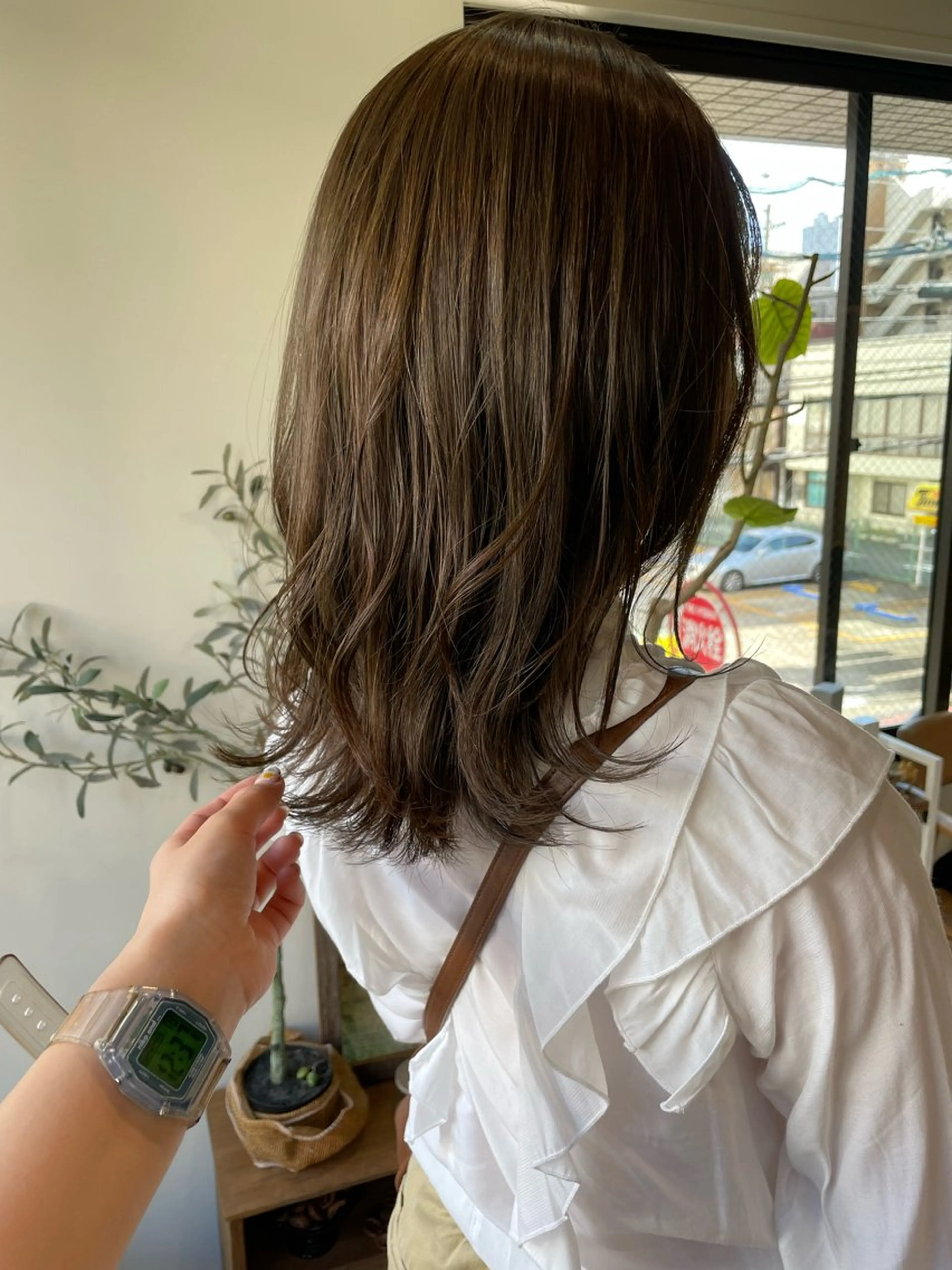 ミディアム CAFE  and  HAIR  SALON  re:verb所属・今枝莉菜 縮毛矯正/ブリーチのヘアスタイル