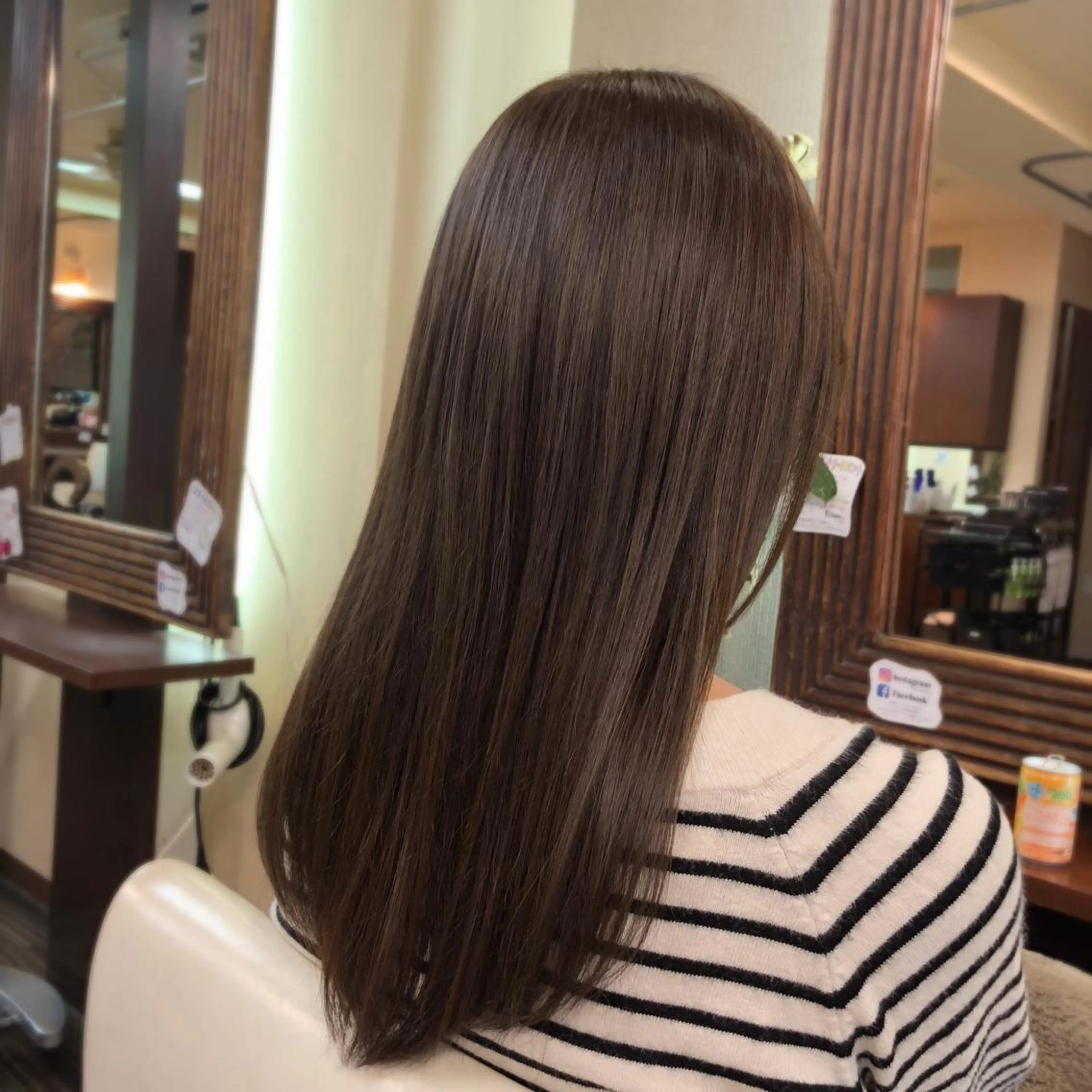 セミロング カラー カット ヘアカラー トリートメント 山崎 絵莉香のヘアスタイル