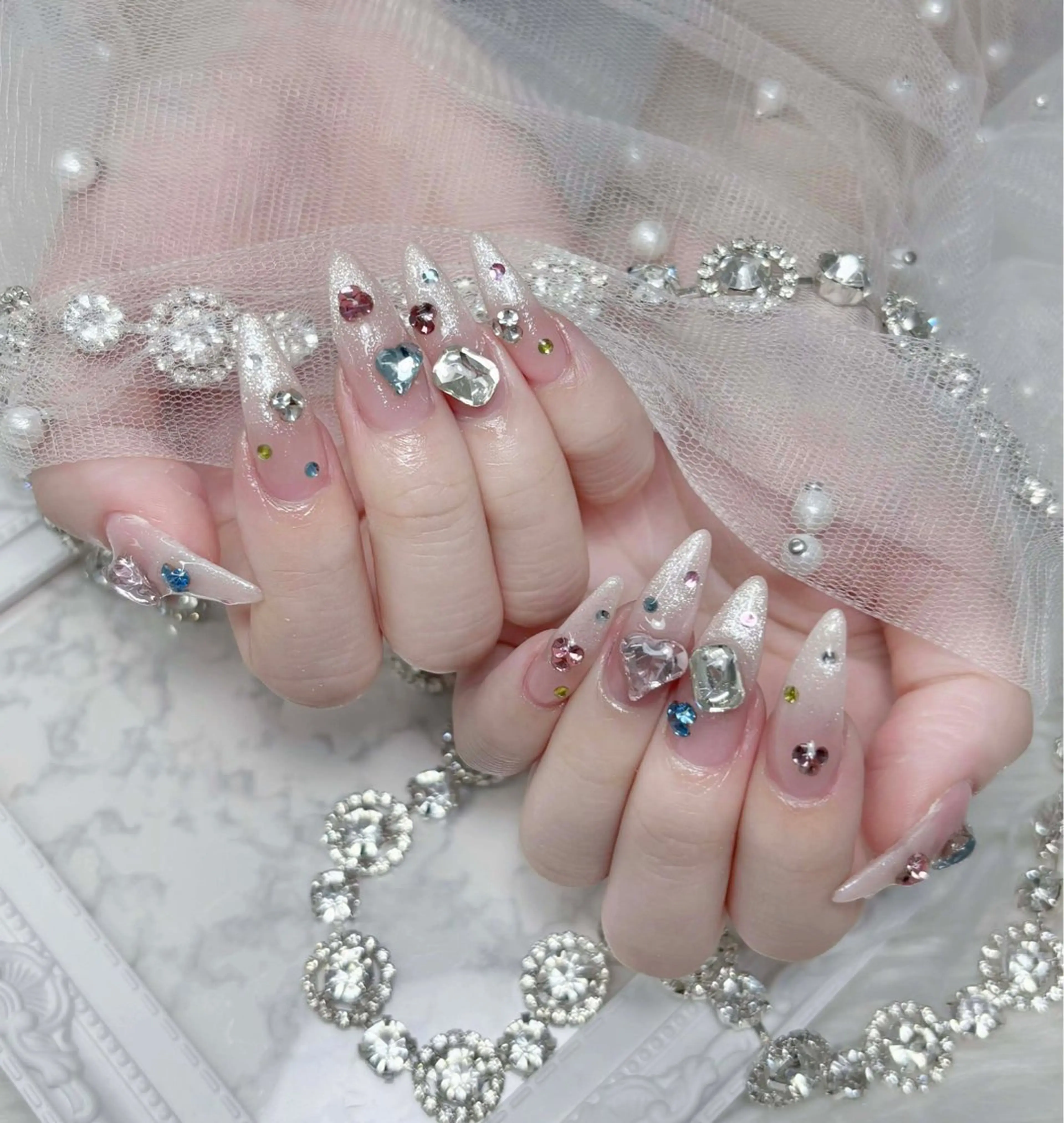 ネイル ハンドネイル ハンドケア いちご chan novaのネイルデザイン