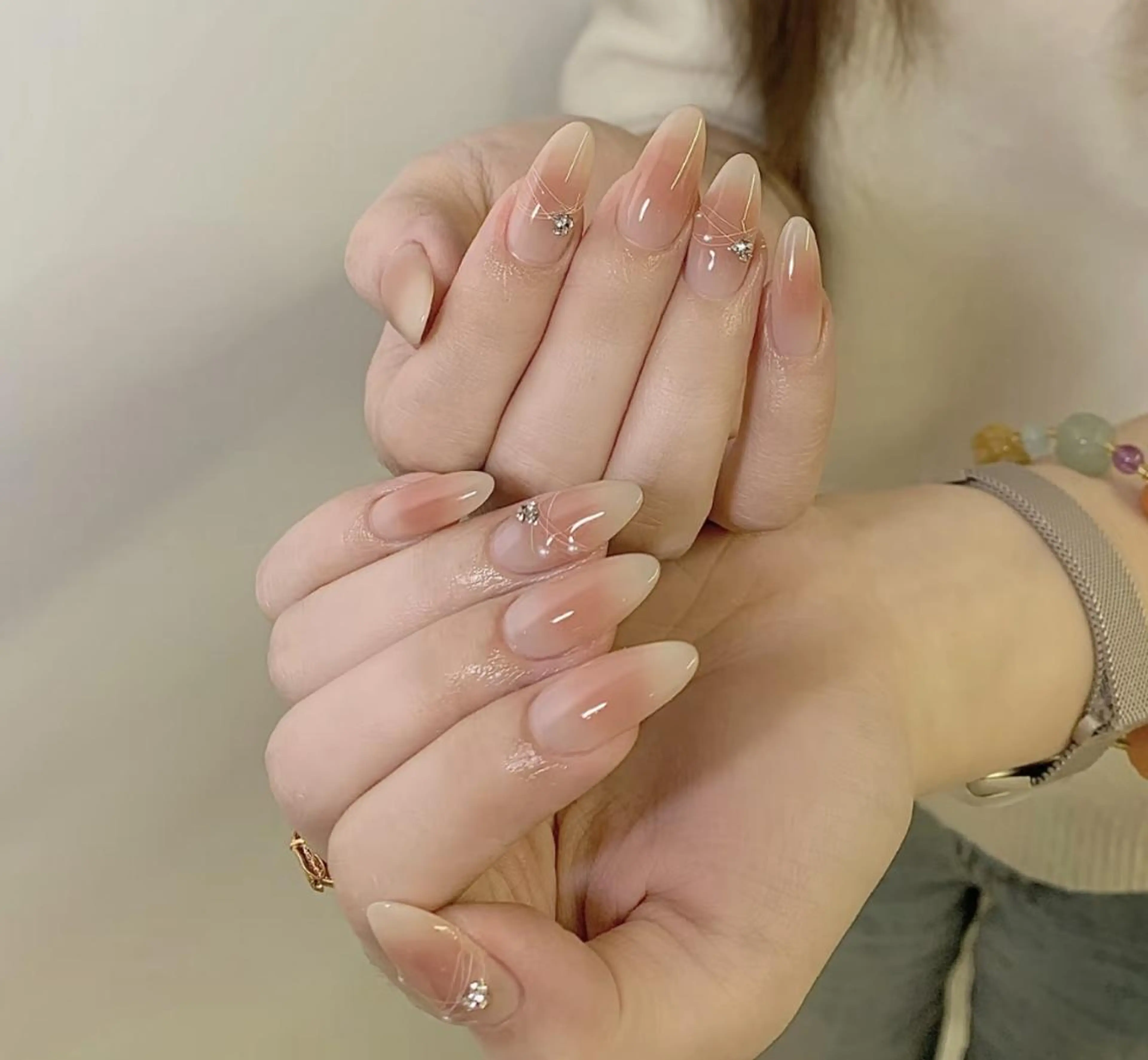 ⋆˙♡✨ワンホンチークネイルの写真