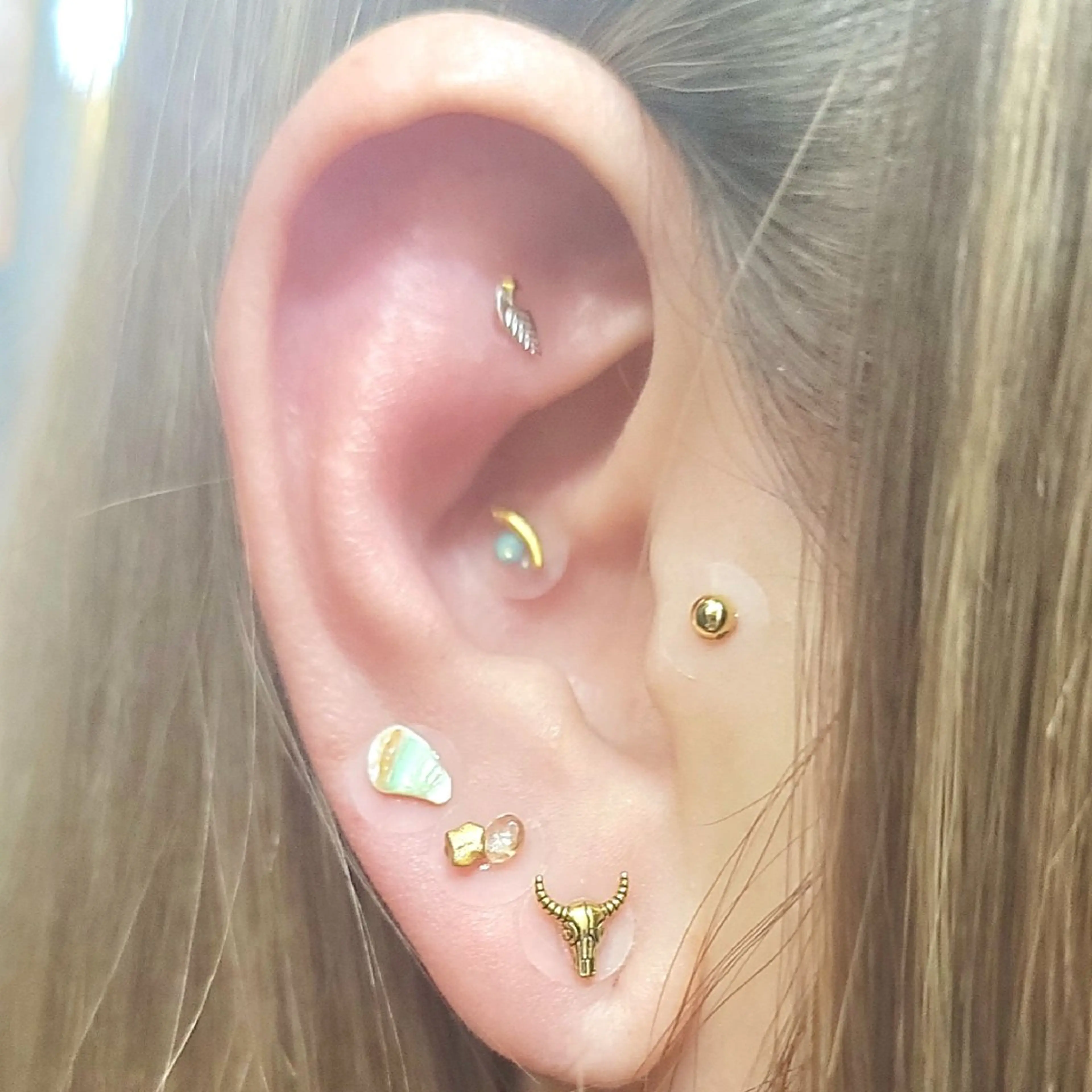 耳つぼジュエリー（両耳で10個まで）の写真