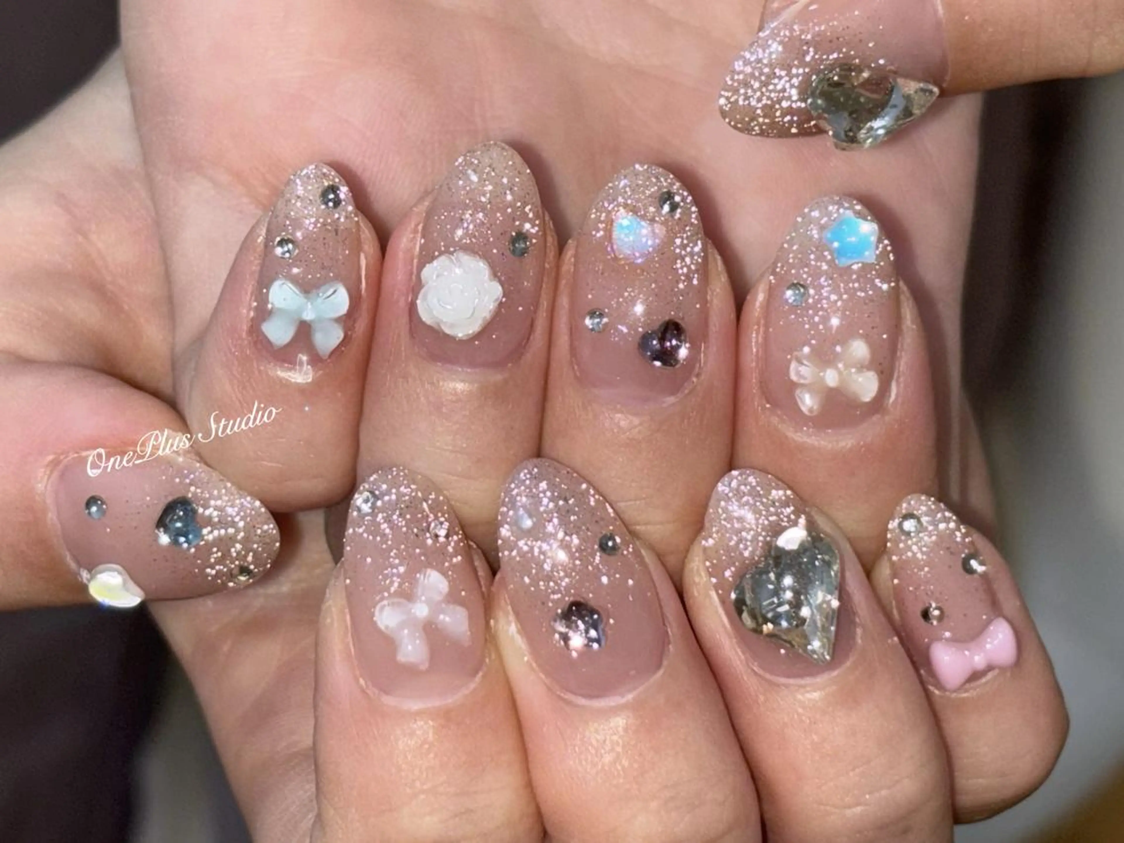 ネイル アートネイル オーロラネイル ガーリー キラキラネイル 韓国ネイル One plus StudioNailのネイルデザイン