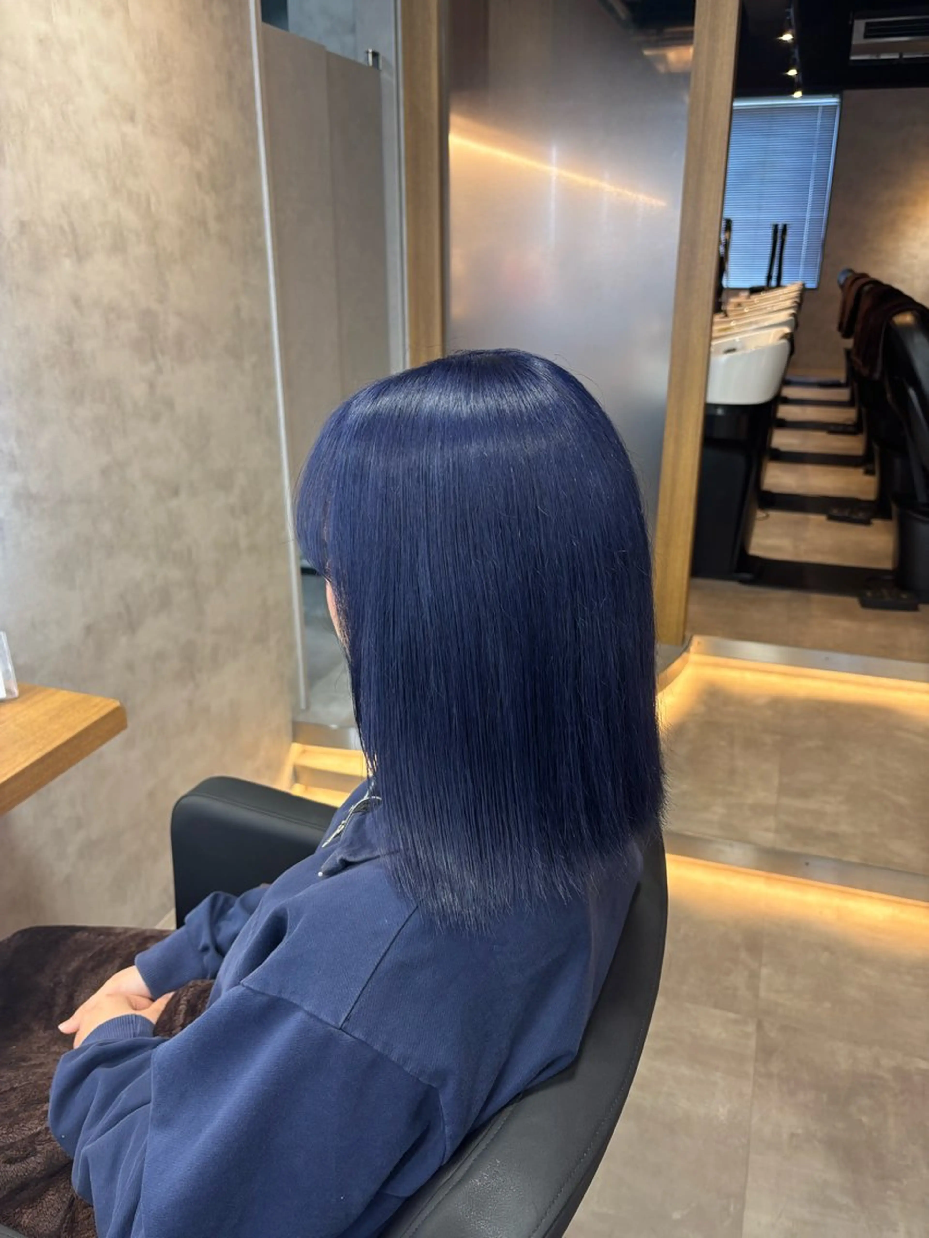 ロング カラー パーマ ヘアアレンジ ヘアカラー トリートメント ヘッドスパ ヘアセット 透明感ブリーチカラー 🌈TOMOHIROのヘアスタイル