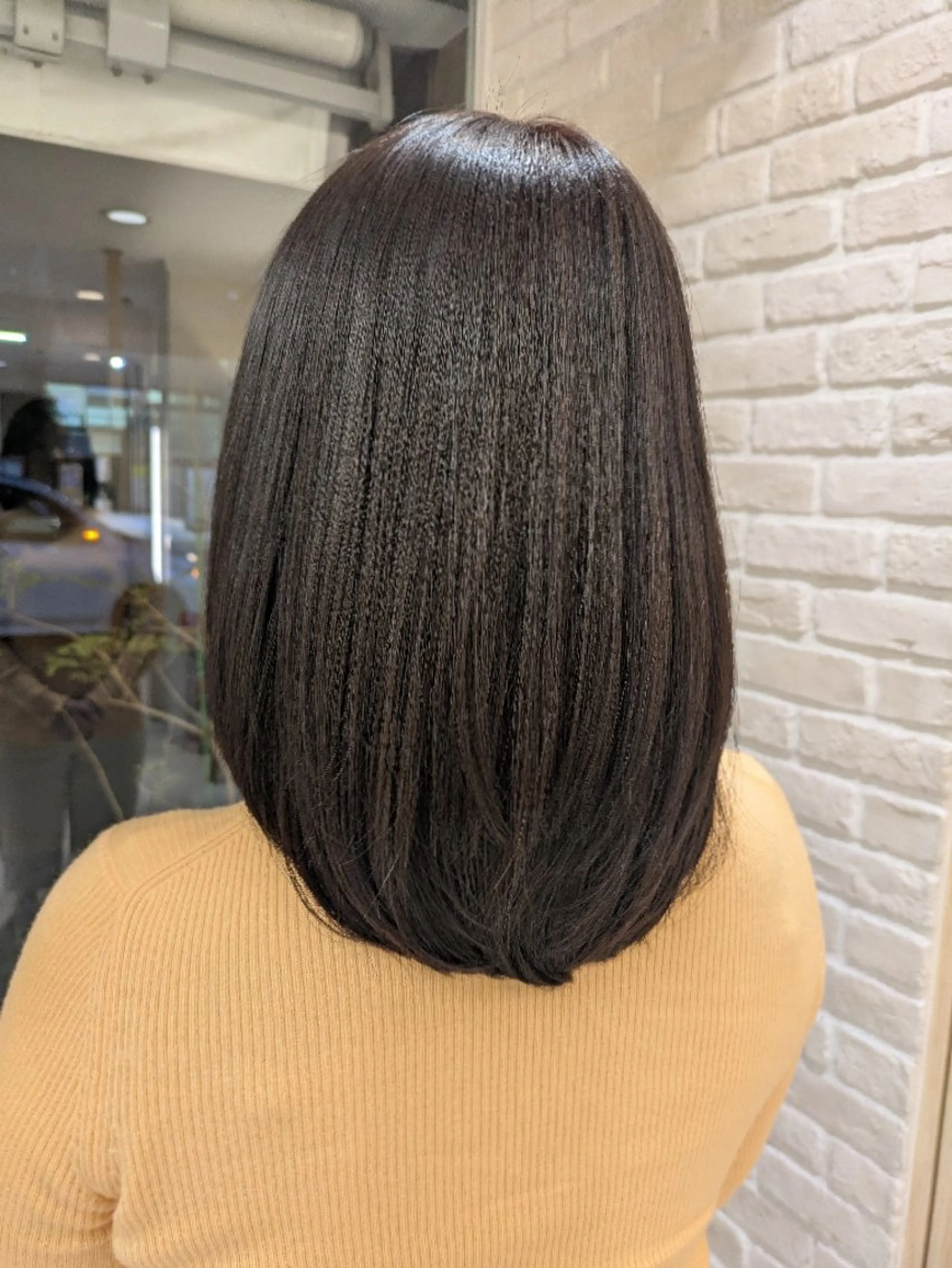 セミロング チョコレートブラウン レイヤーカット カット ヘアカラー トリートメント 佐々木 萌のヘアスタイル