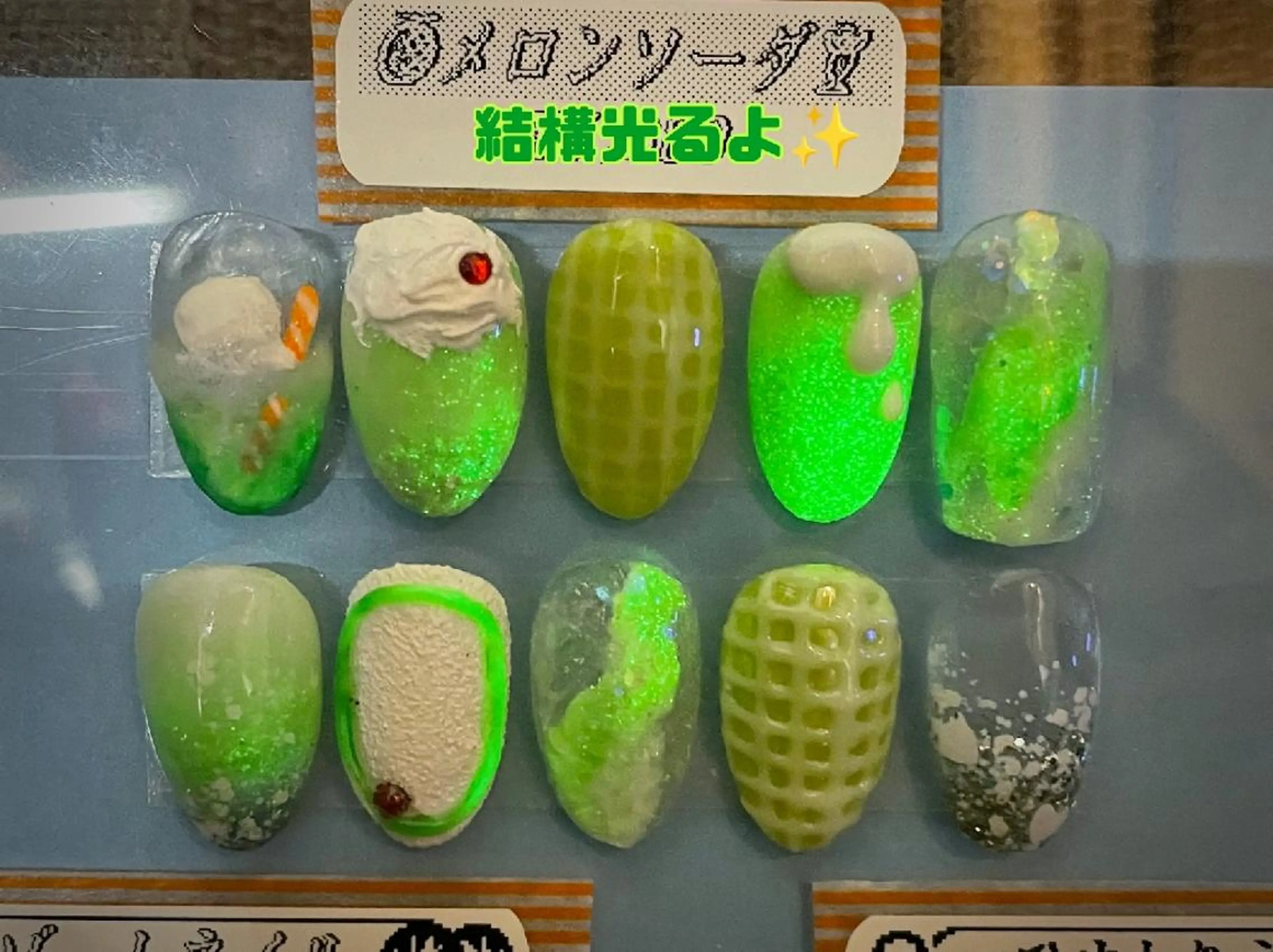 ショート ネイル 長さ出し ジェルネイル グリーン キラキラネイル ニュアンスネイル ハンドネイル T&A nailのネイルデザイン