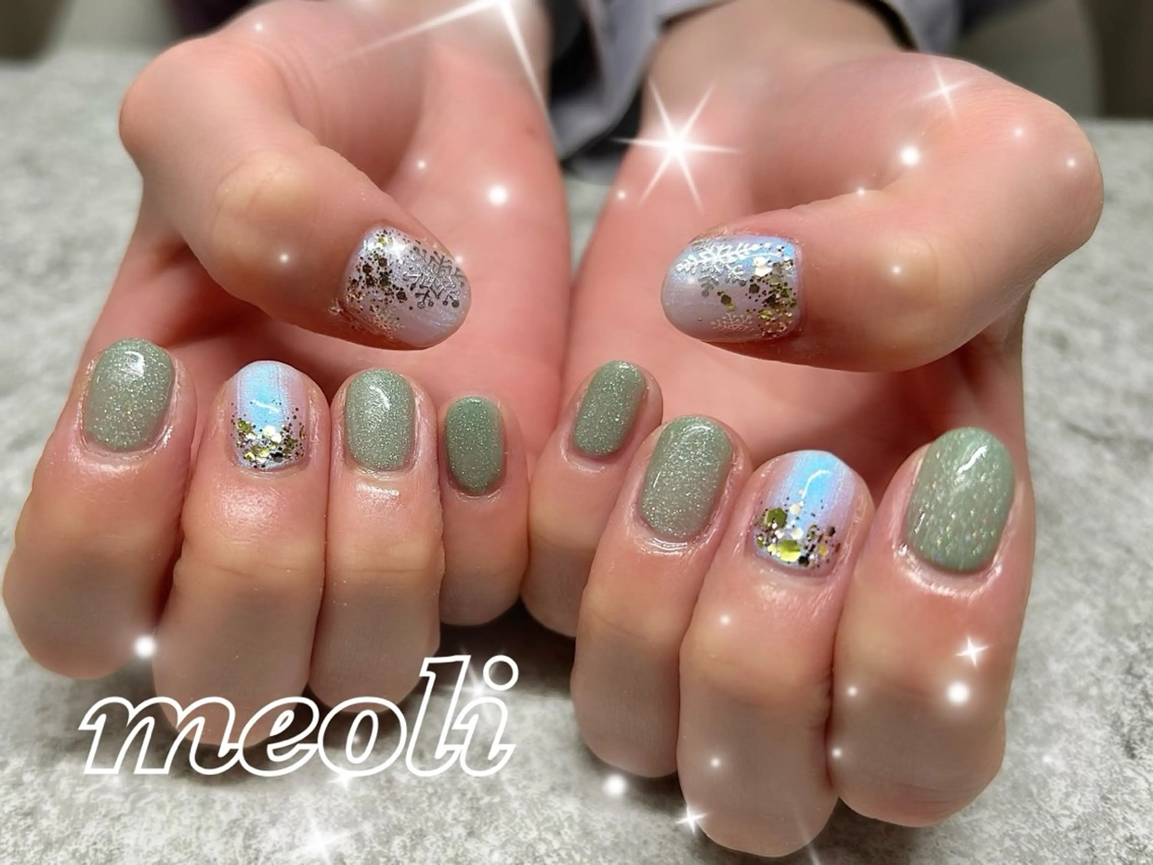 ネイル オーロラネイル グリーン ラメ(グリッター) ホワイト ハンドネイル nail salon meoli　アヤのネイルデザイン