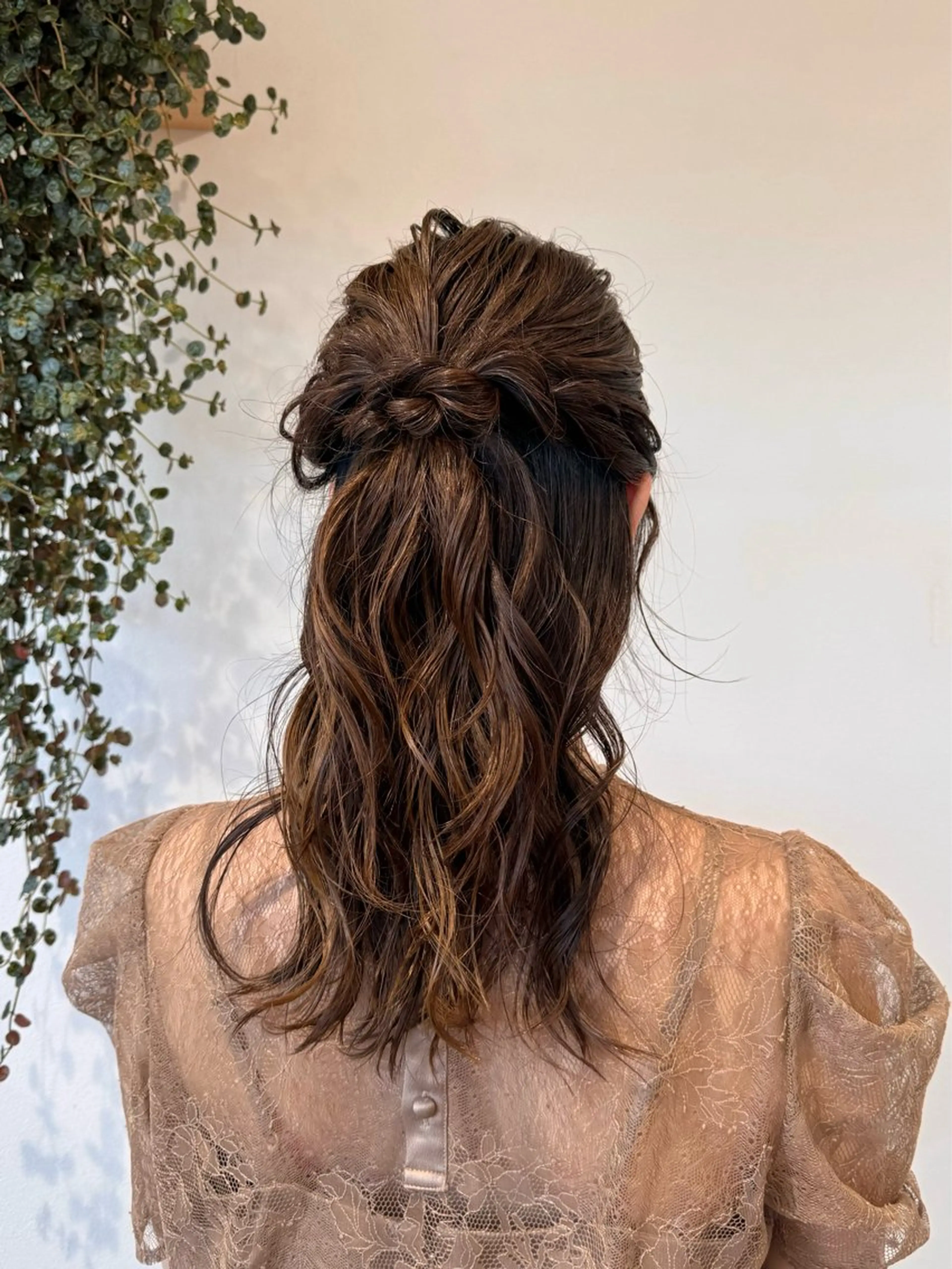 セミロング ヘアアレンジ ハーフアップ 結婚式・ブライダル ヘアセット 𝙎𝙚𝙞𝙧𝙖 ☆カット/パーマのヘアスタイル