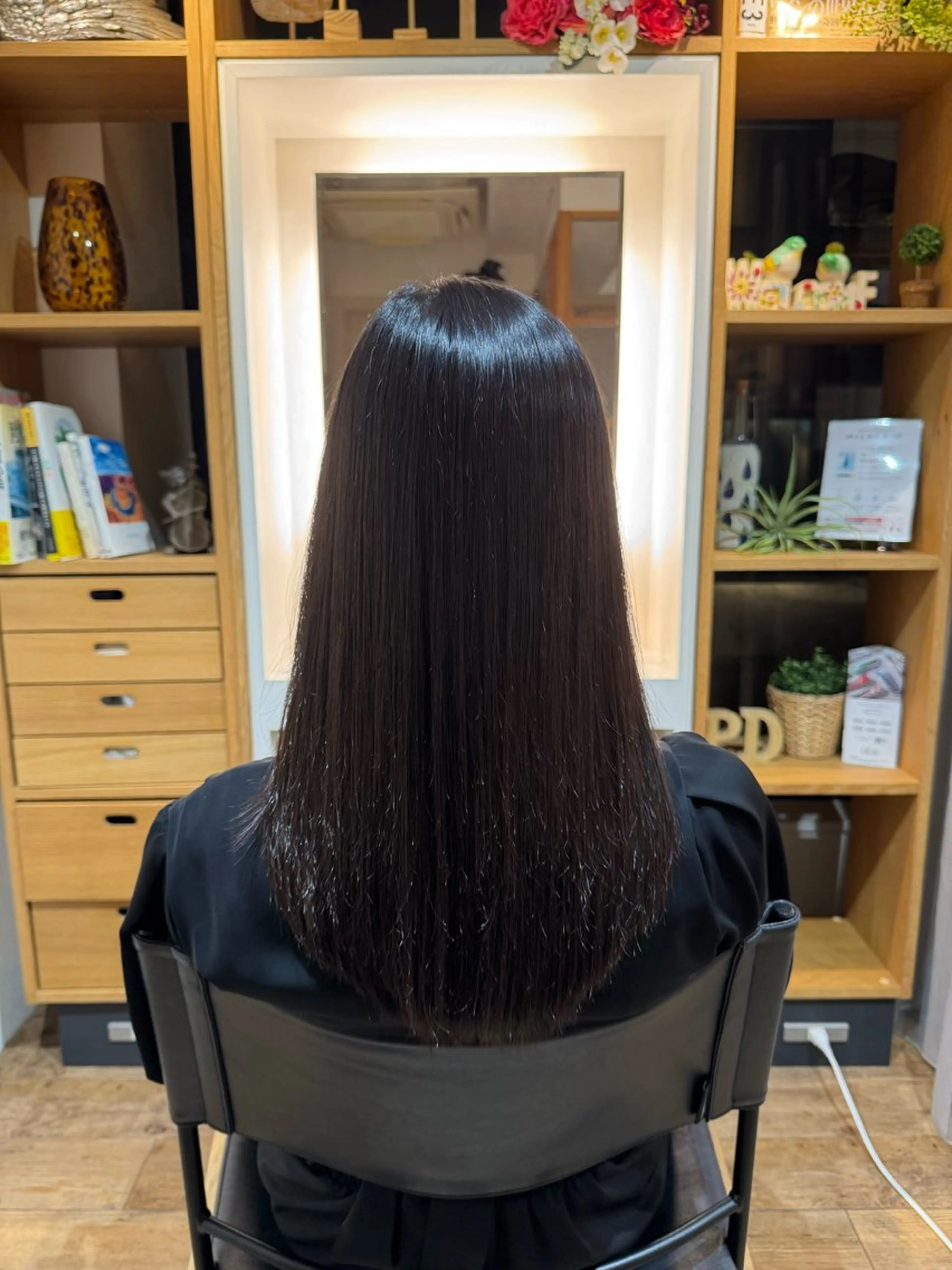 セミロング カット 縮毛矯正 トリートメント afloatkobe所属・美髪/髪質改善 川口凌弥のヘアスタイル