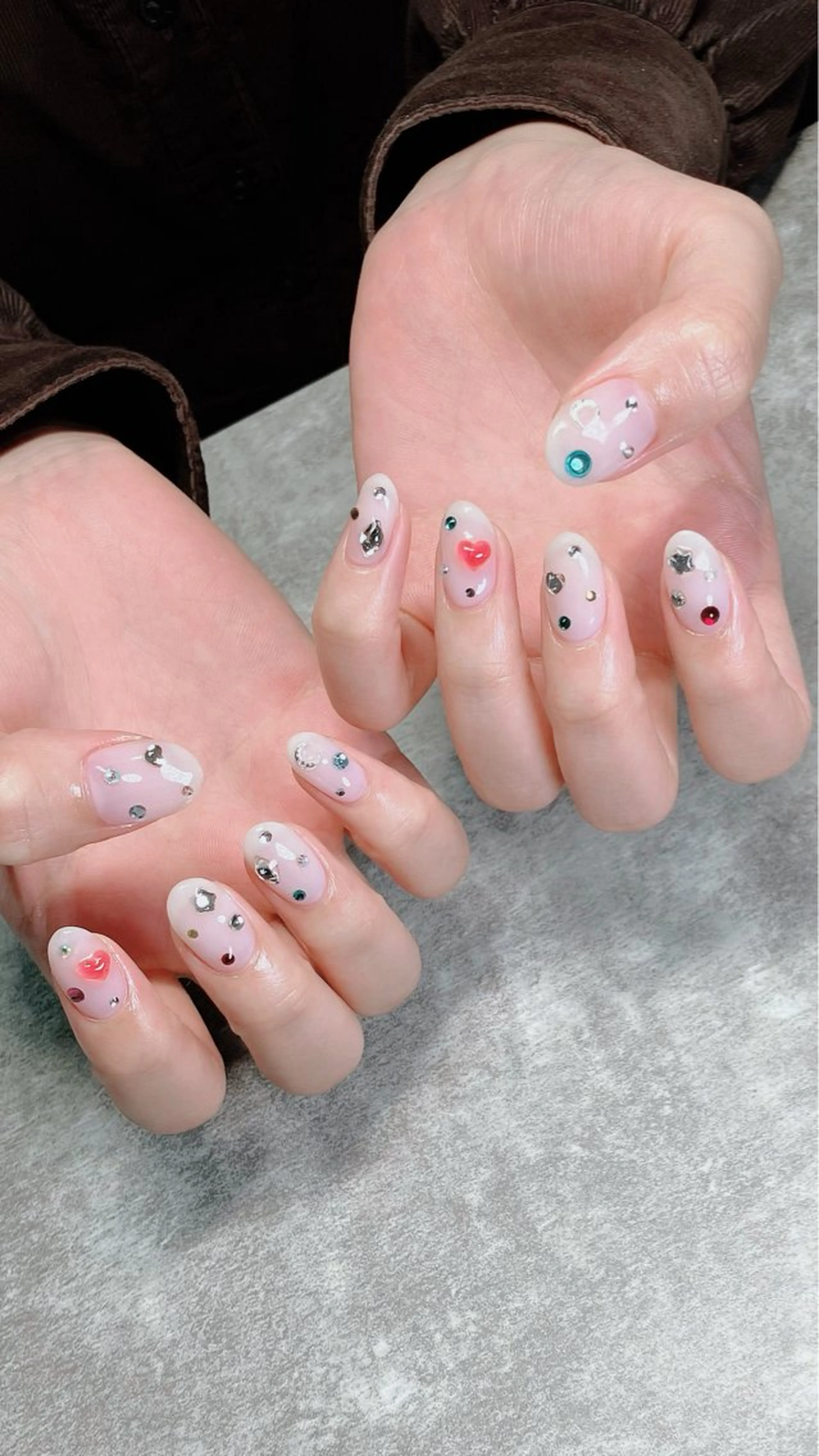 ネイル haleyume所属・shino🌟 痛ネイルのネイルデザイン