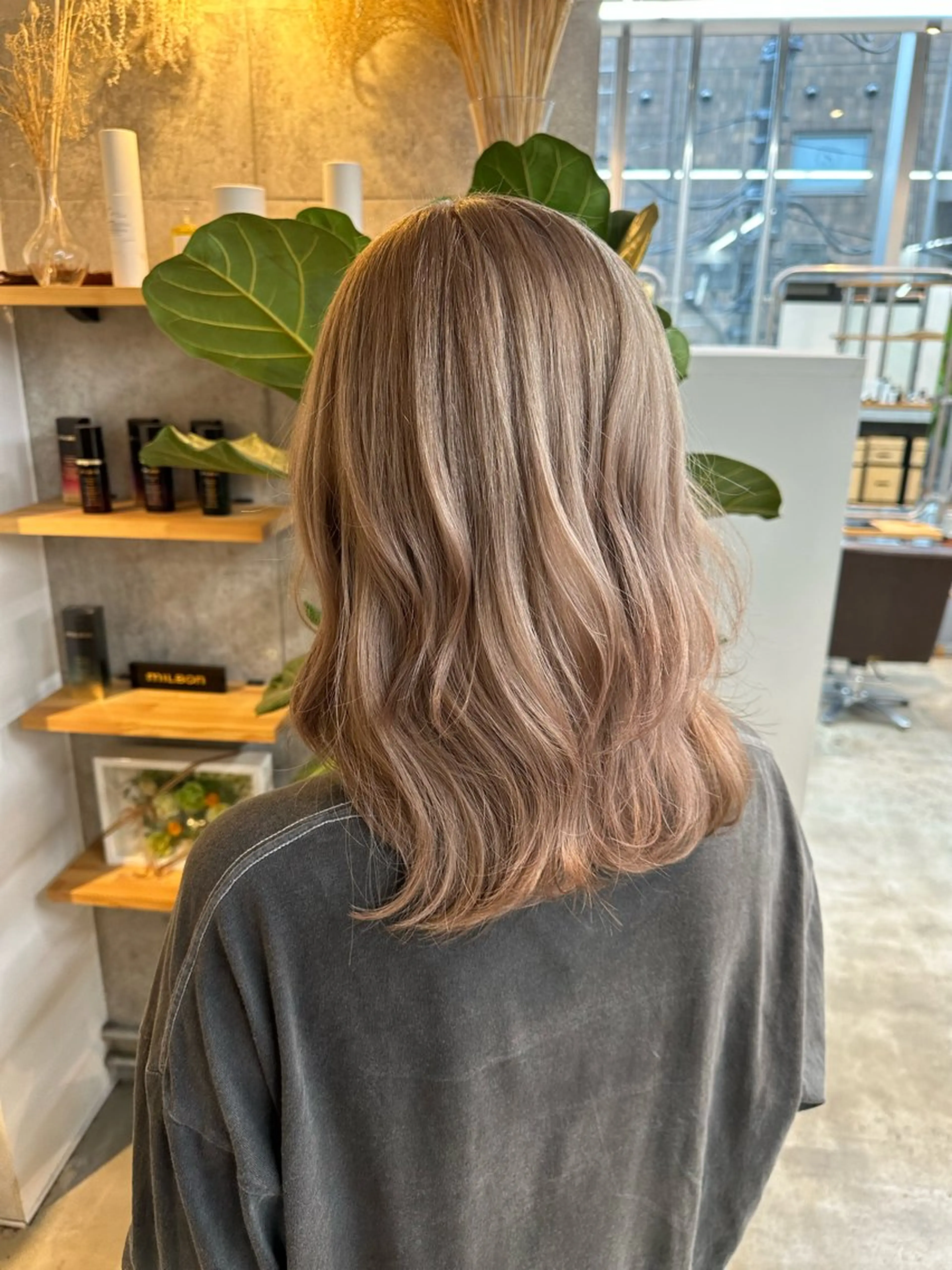 ミディアム カラー カット ヘアカラー トリートメント yuika .のヘアスタイル