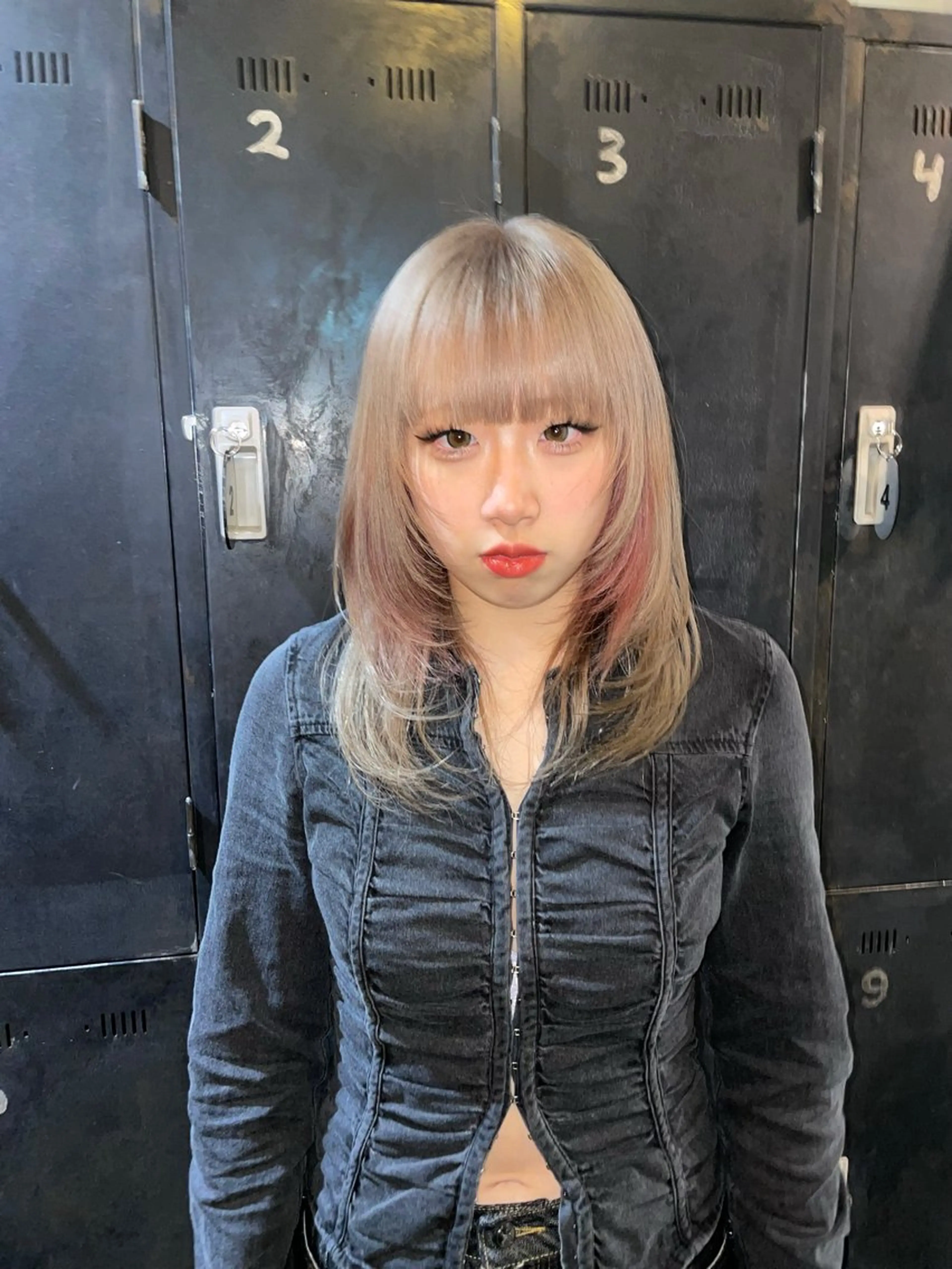 ミディアム レイヤーカット カット ヘアカラー トリートメント ハイトーン/デザイン honokaのヘアスタイル