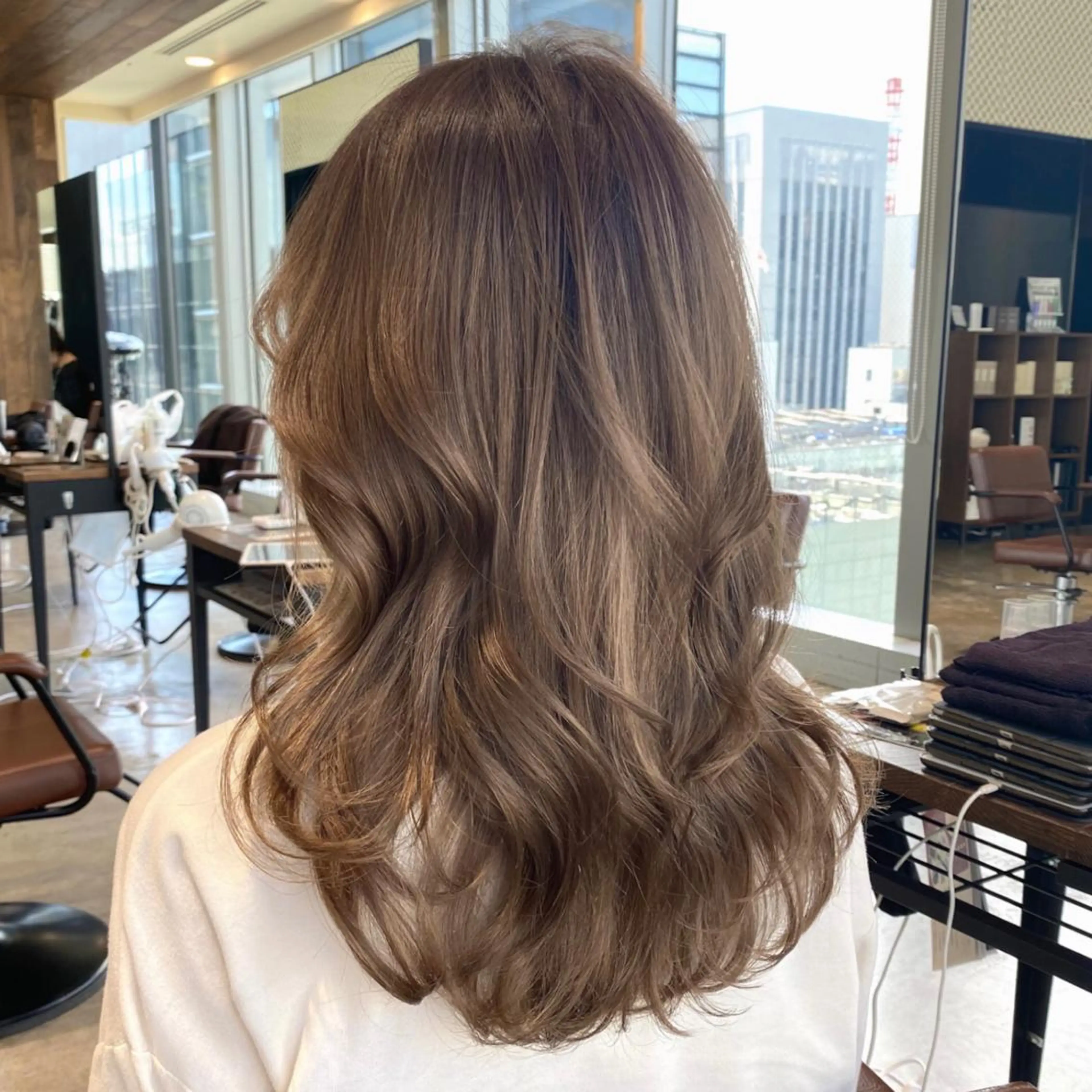 セミロング カラー くびれヘア レイヤー/顔周り /透明感🩶高橋大のヘアスタイル