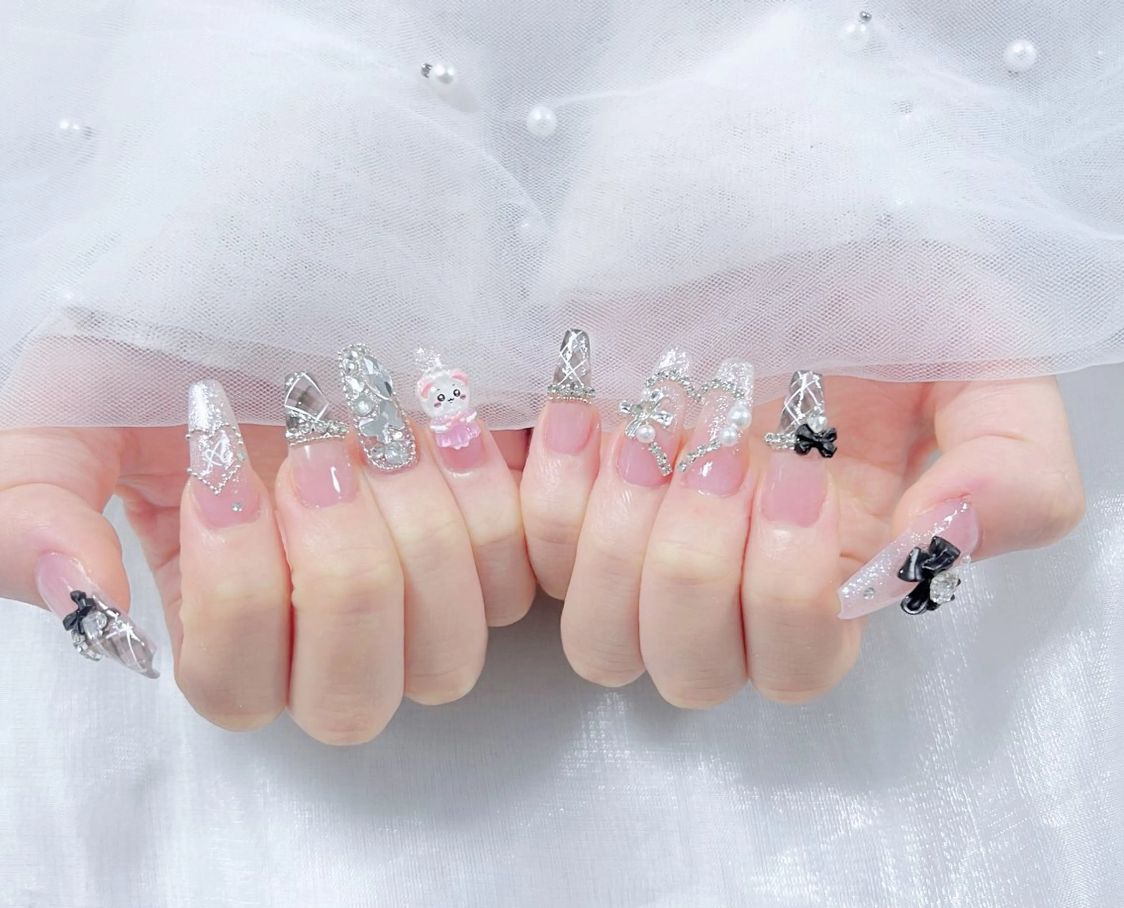 ネイル オーロラネイル クリアネイル フラッシュネイル ジェルネイル グラデーション ハンドネイル Amee Nailsalonのネイルデザイン