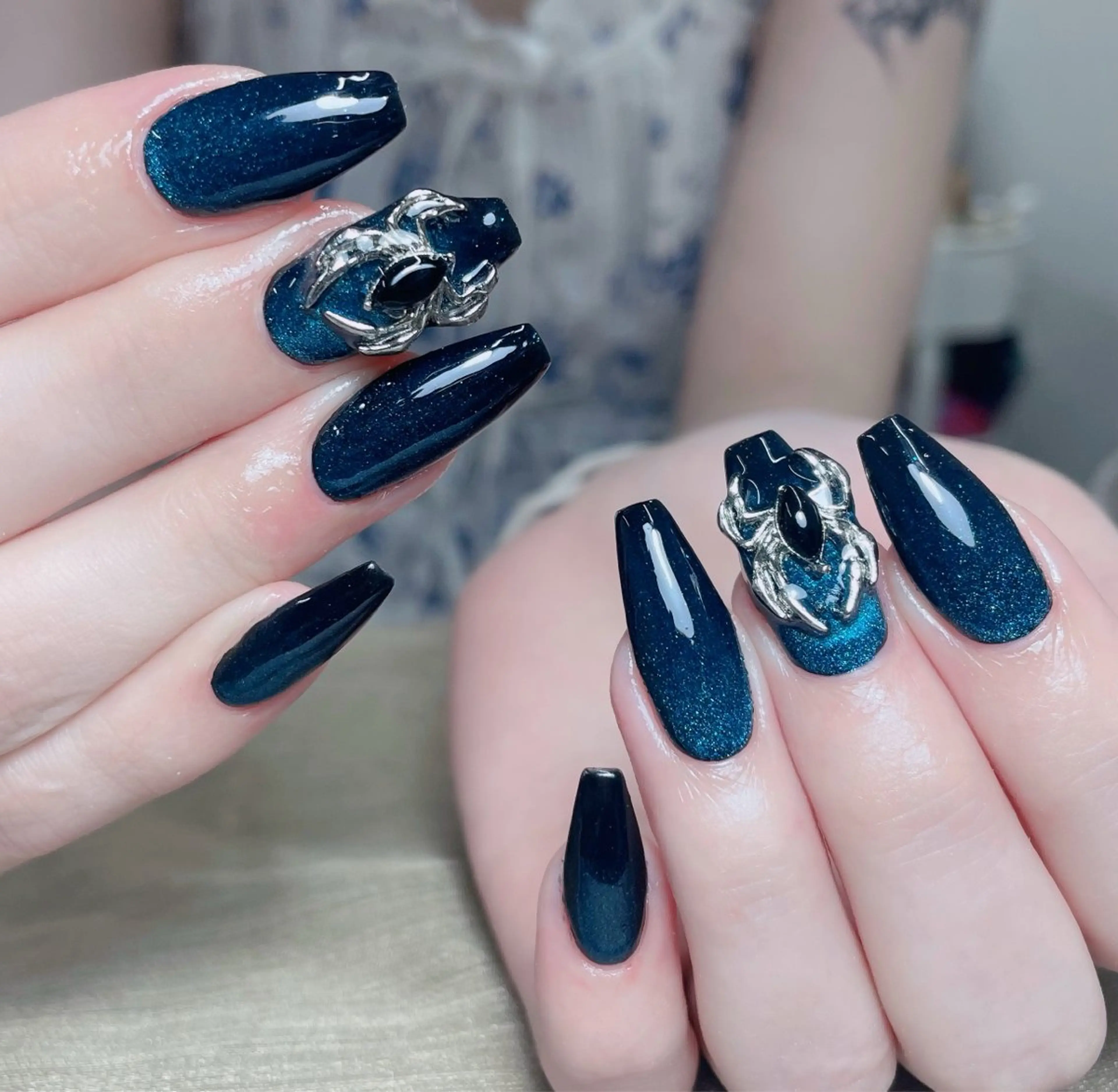 ネイル オーロラネイル ブルー チークネイル 長さ出し フットネイル ハンドネイル NAILS168 池袋西口駅前店のネイルデザイン