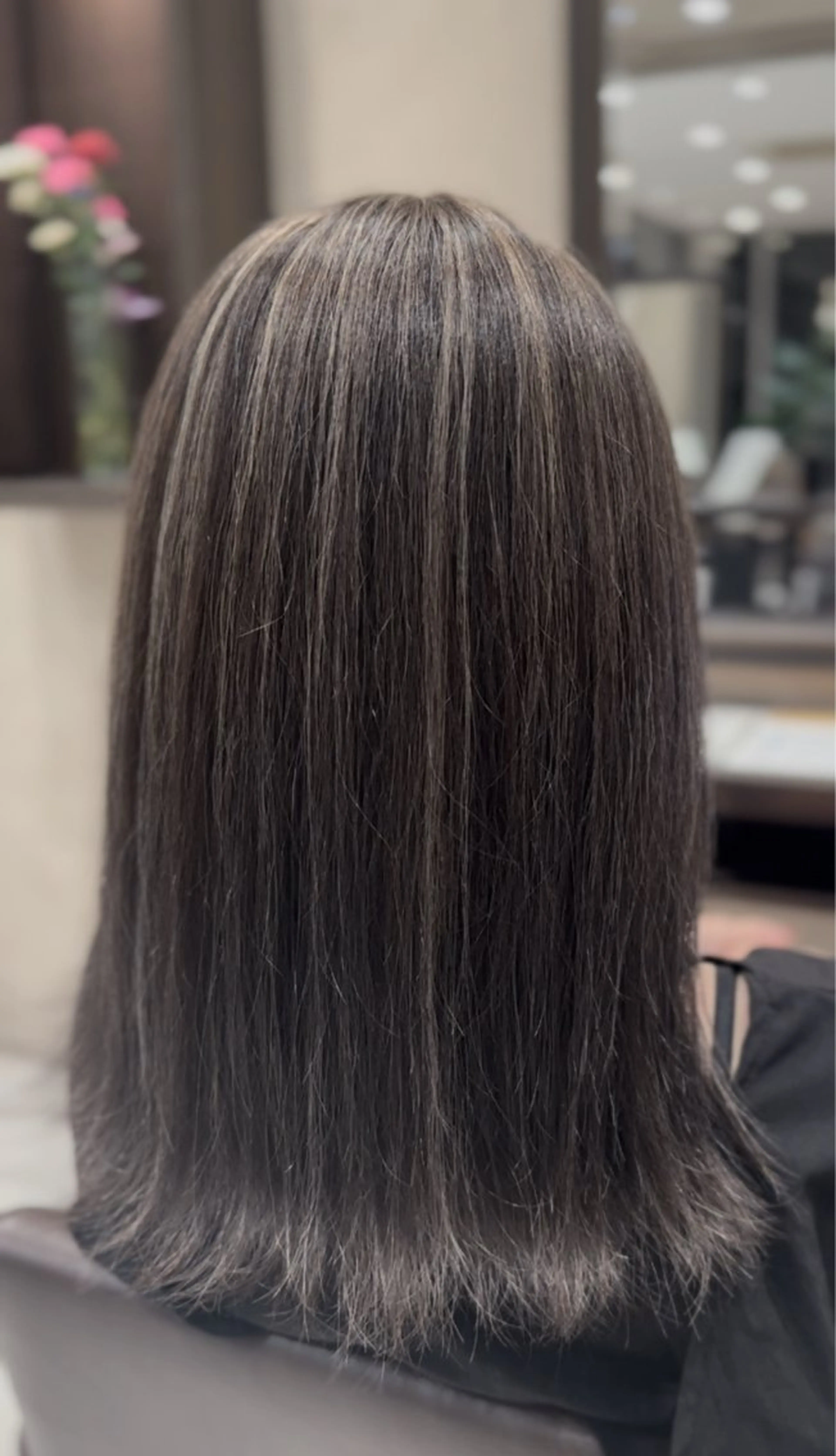 ミディアム ハイライト ヘアカラー 白髪ぼかしモデル 募集中ヒキマカイトのヘアスタイル