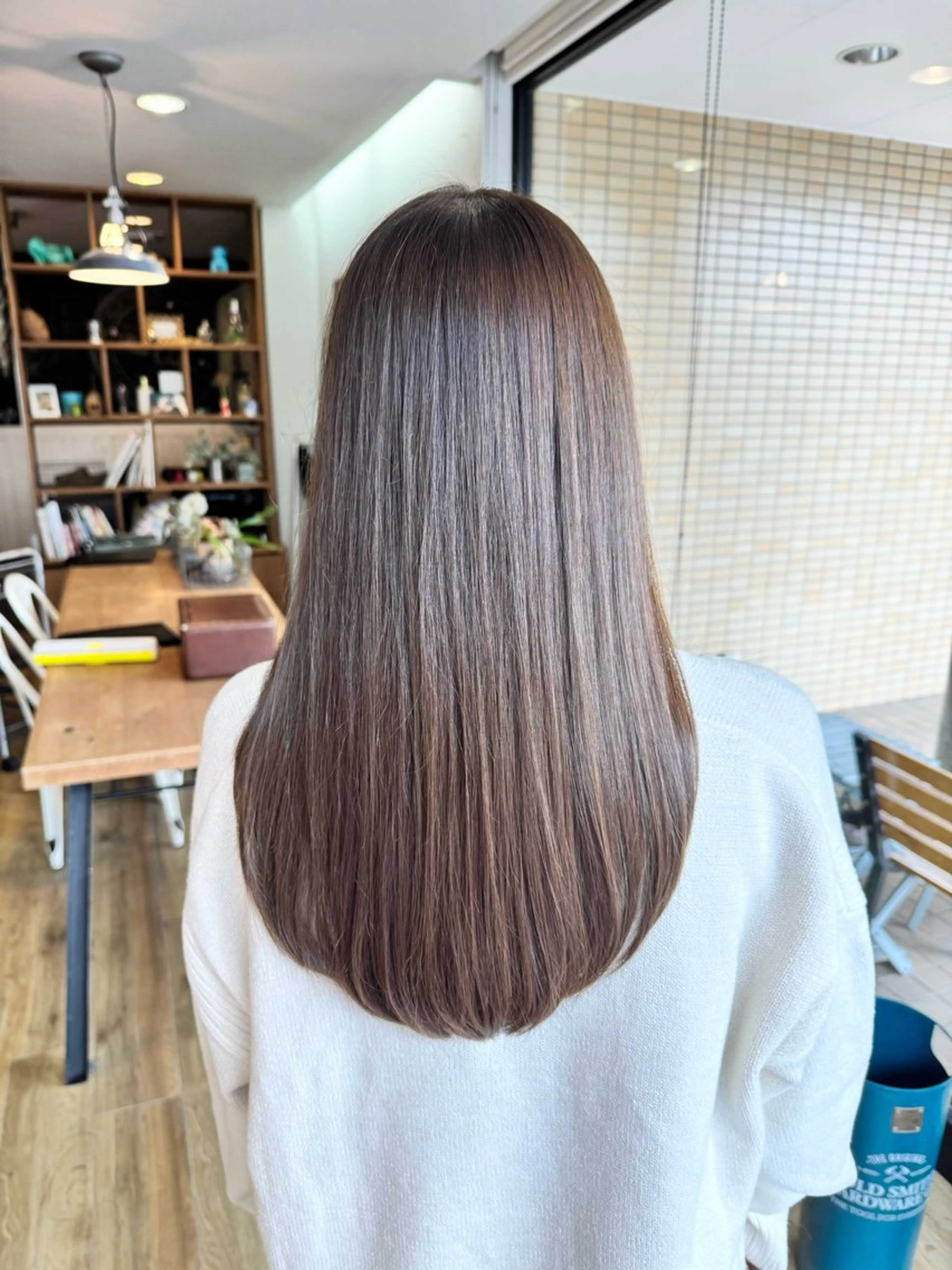 ロング カラー ベージュカラー オリーブベージュ ヘアカラー トリートメント ツキダテ ユイのヘアスタイル