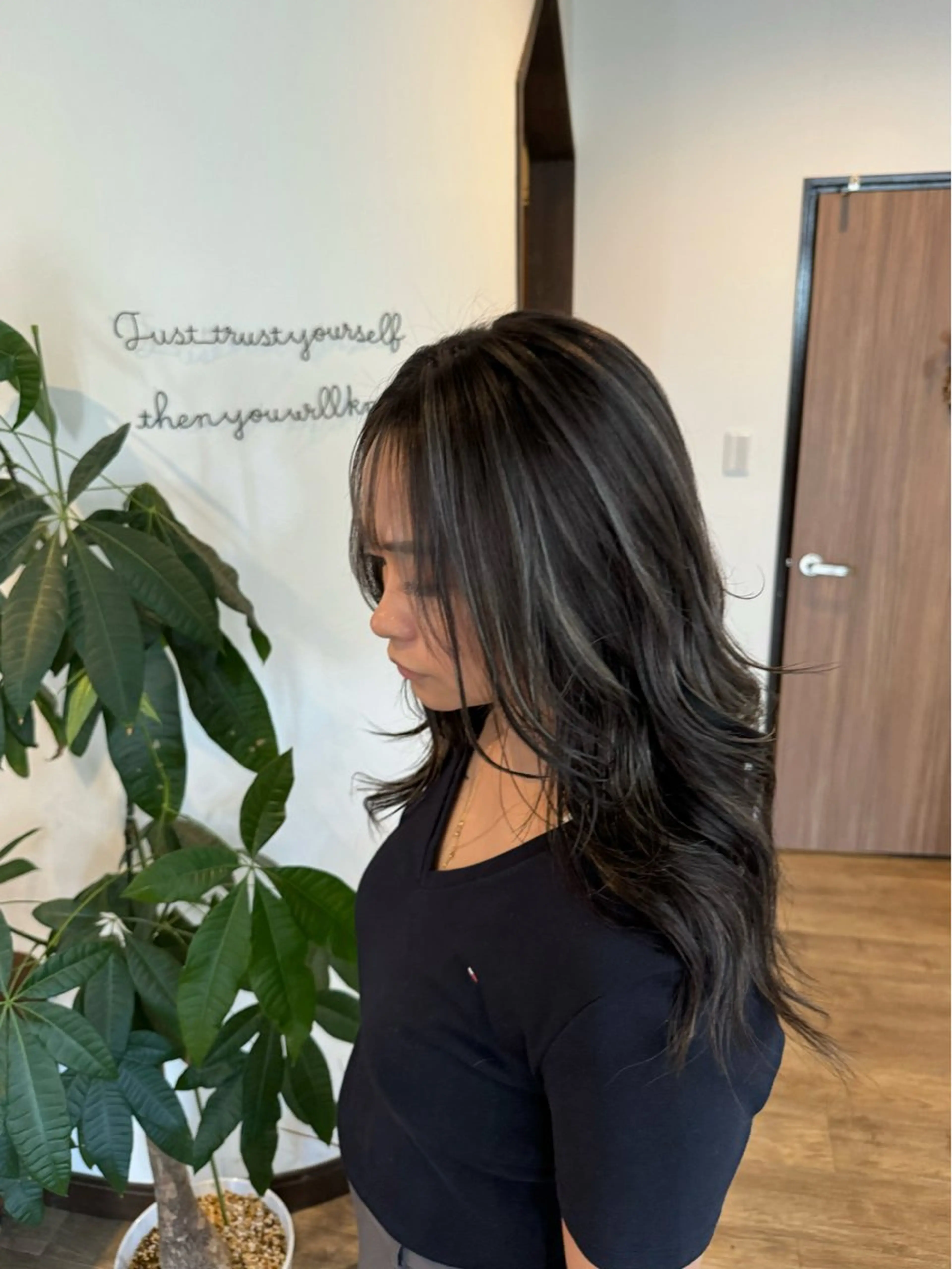 ロング カラー ハイライトカラー シルバー ハイライト カット ヘアカラー トリートメント acero + hair&eyelash 幸手店【アチェロ】所属・ハイライトハイトーン 💖MOMOKAのヘアスタイル