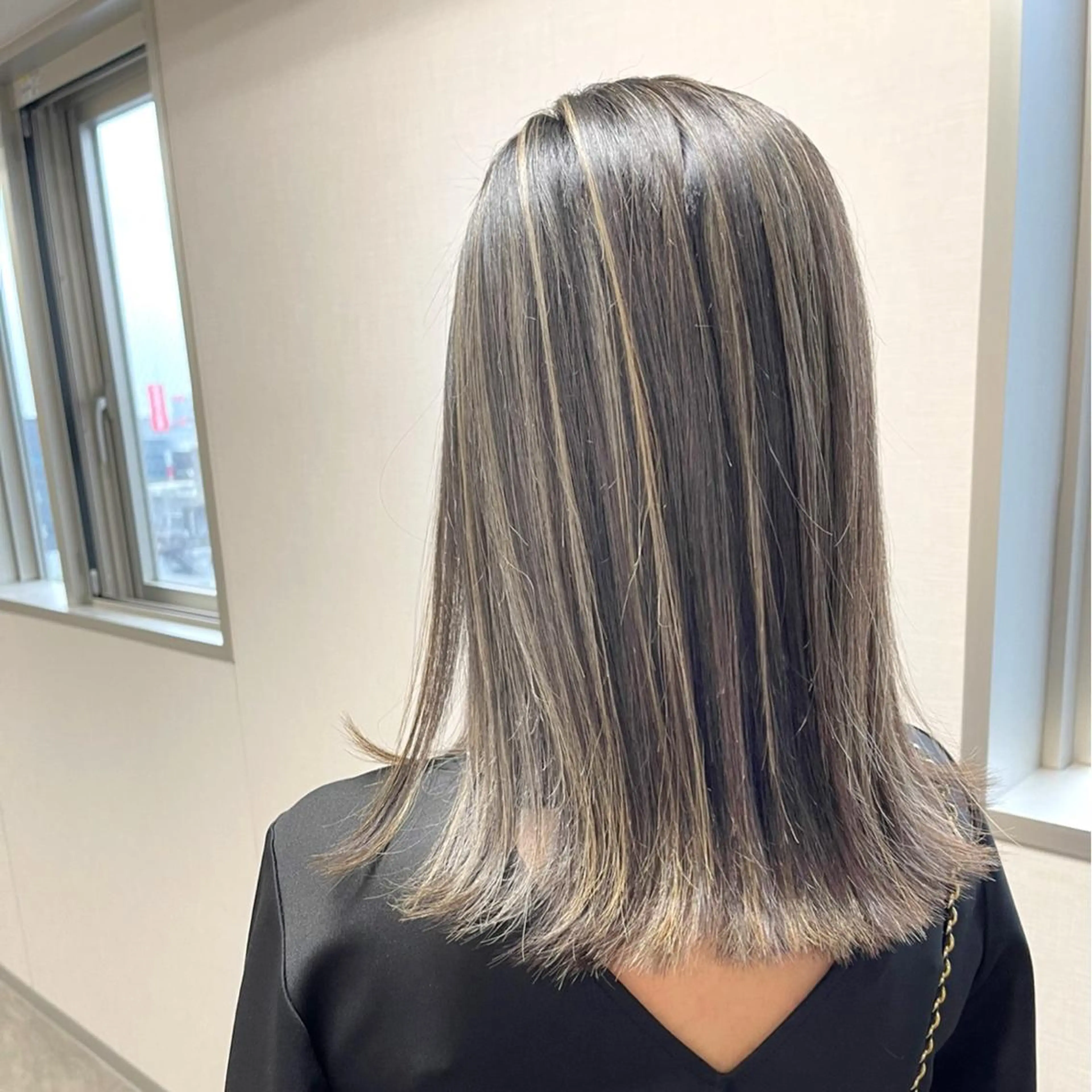 ミディアム カラー ヘアアレンジ ハイライトカラー ハイライト 外ハネヘア カット ヘアカラー 松井那津子 /ハイライトブリーチのヘアスタイル