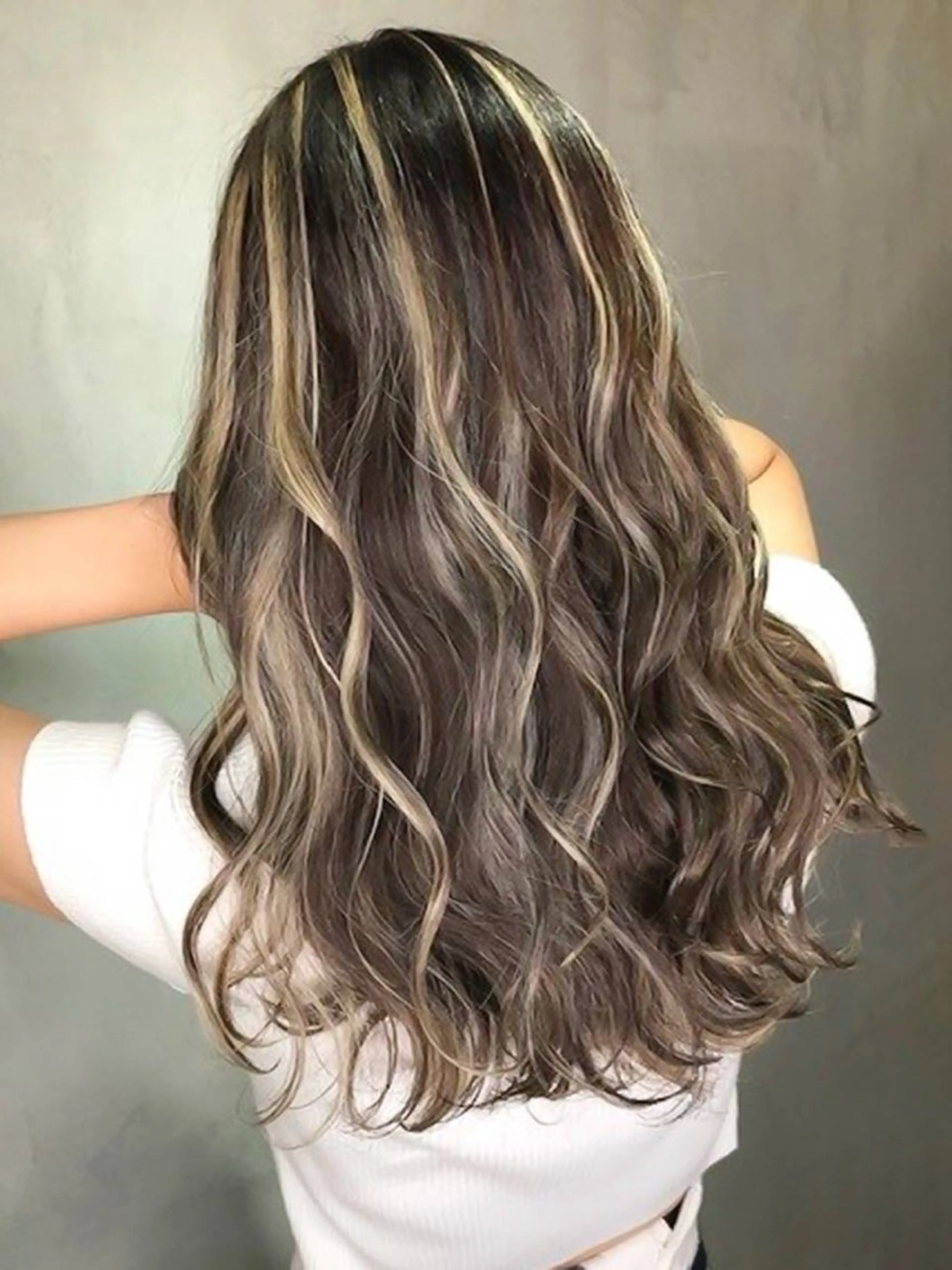 ロング カラー 高村 茉耶のヘアスタイル