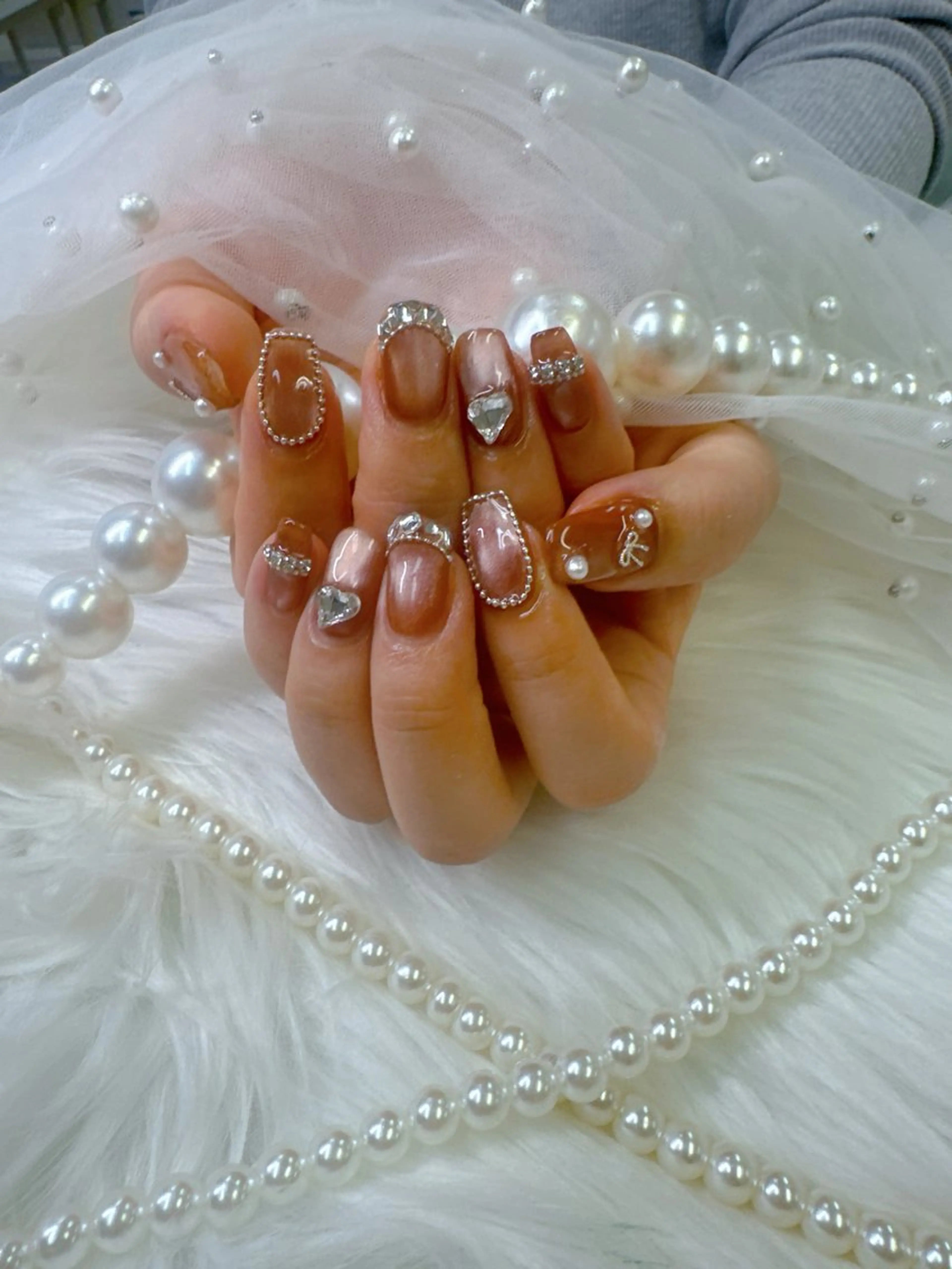 ネイル ボルドー チークネイル ドット 長さ出し フレンチネイル クイーンズネイル銀座所属・Queeens nailのネイルデザイン