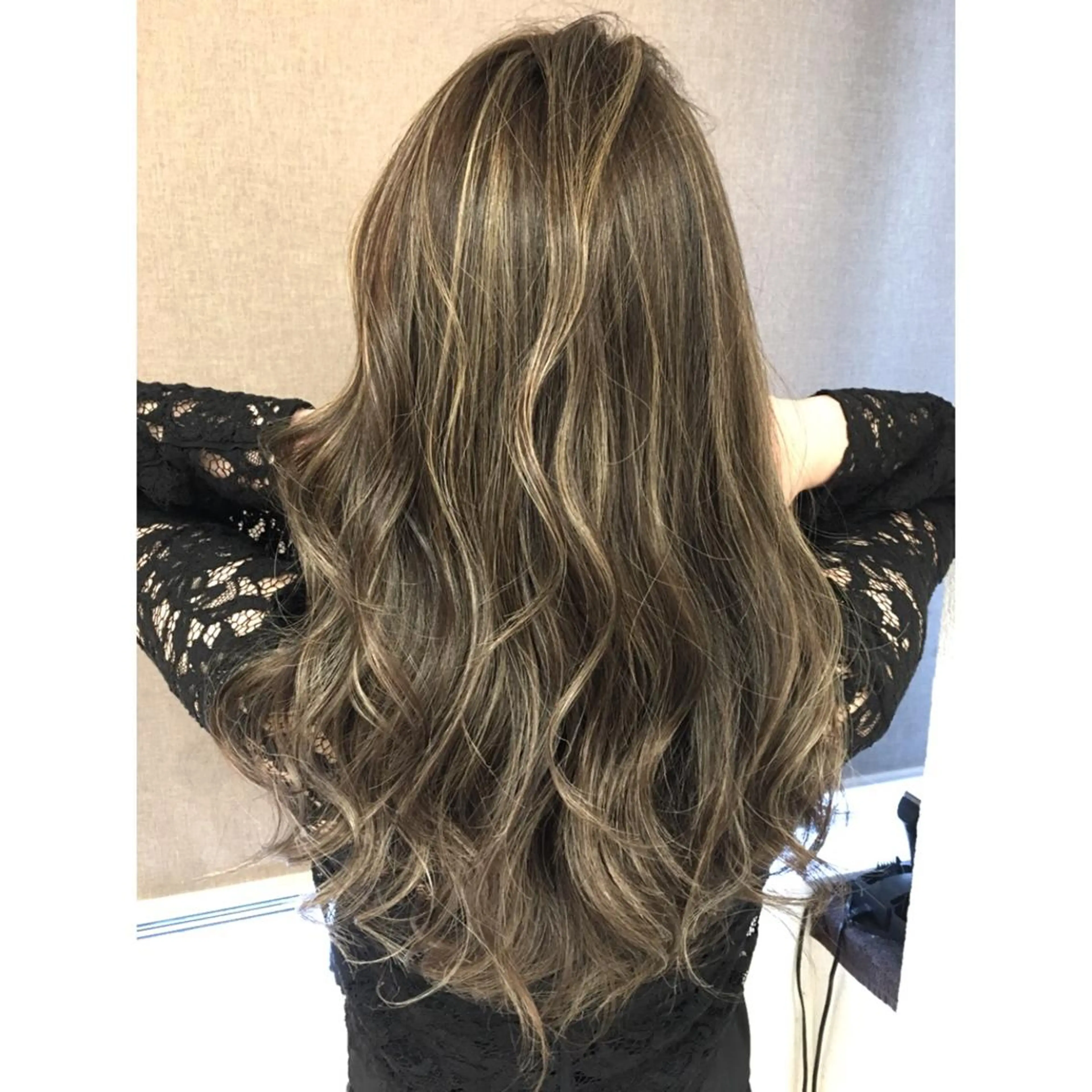 ロング カラー ベージュカラー ハイライトカラー 3Dハイライト ハイライト ヘアカラー トリートメント 井上 一平のヘアスタイル