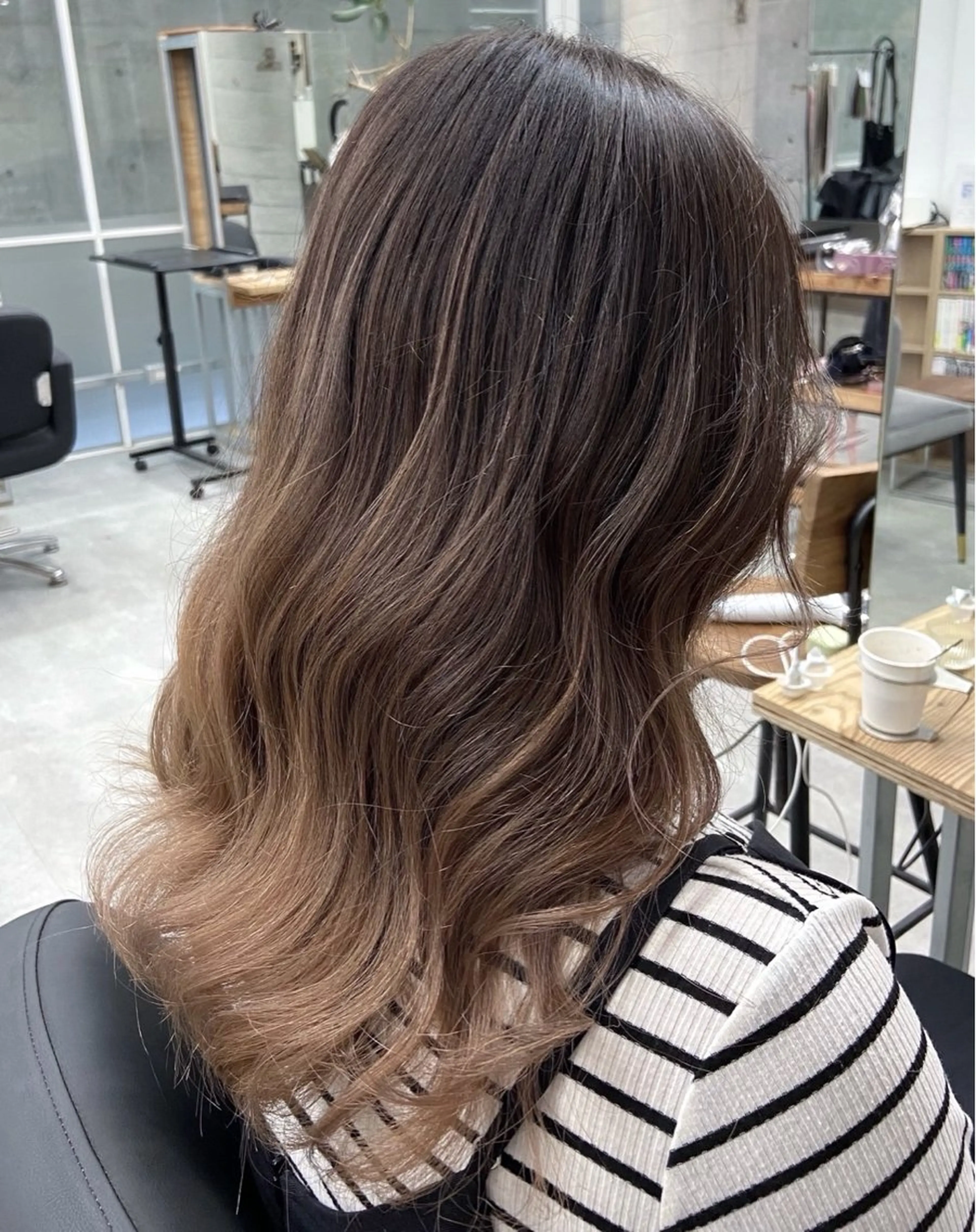 ミディアム カラー バレイヤージュ レイヤーカット ヘアカラー トリートメント Kotoko🖤/海 外/バレイヤージュのヘアスタイル