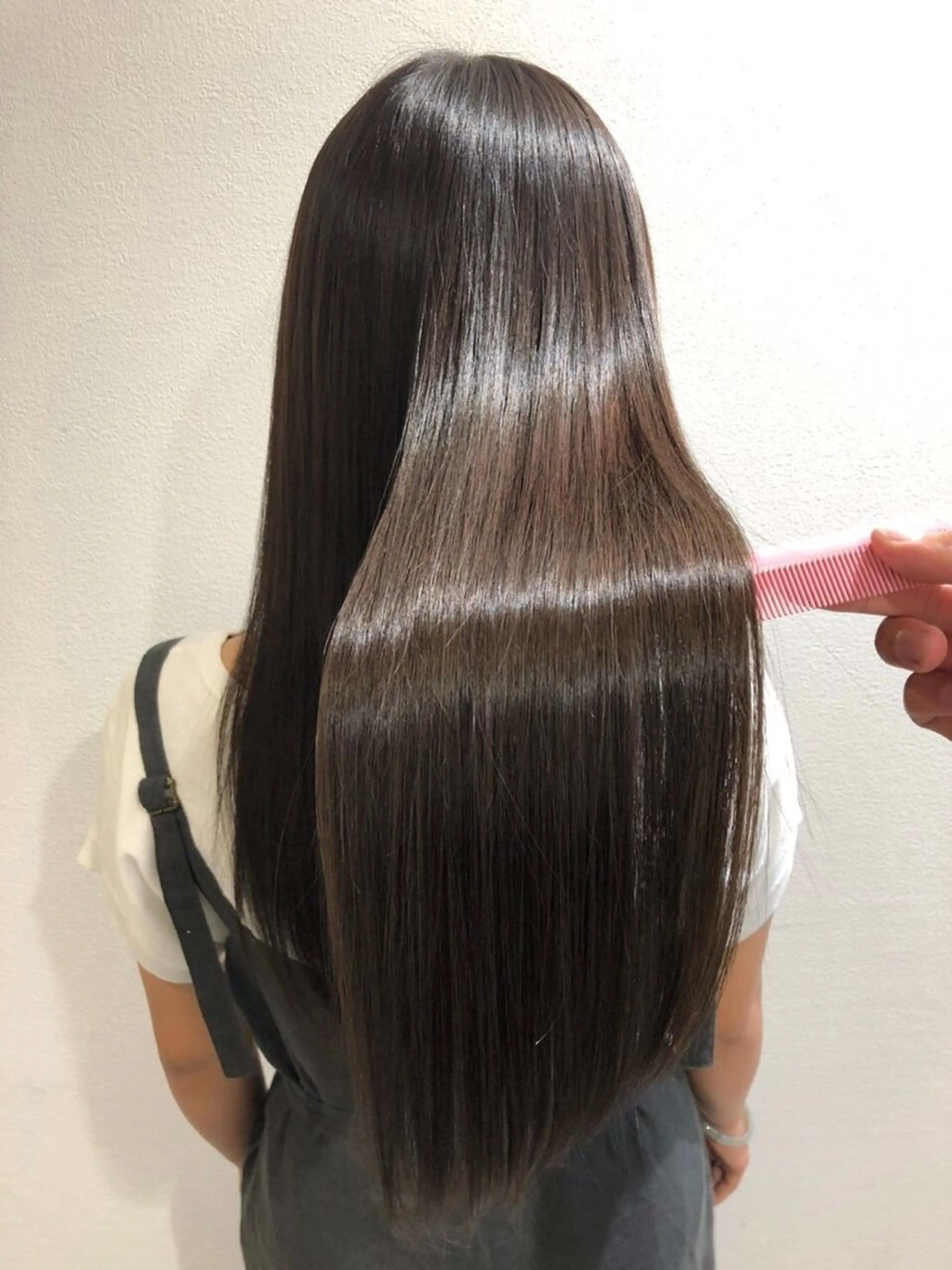 【うるさらストレート】縮毛矯正+髪質改善トリートメントの写真